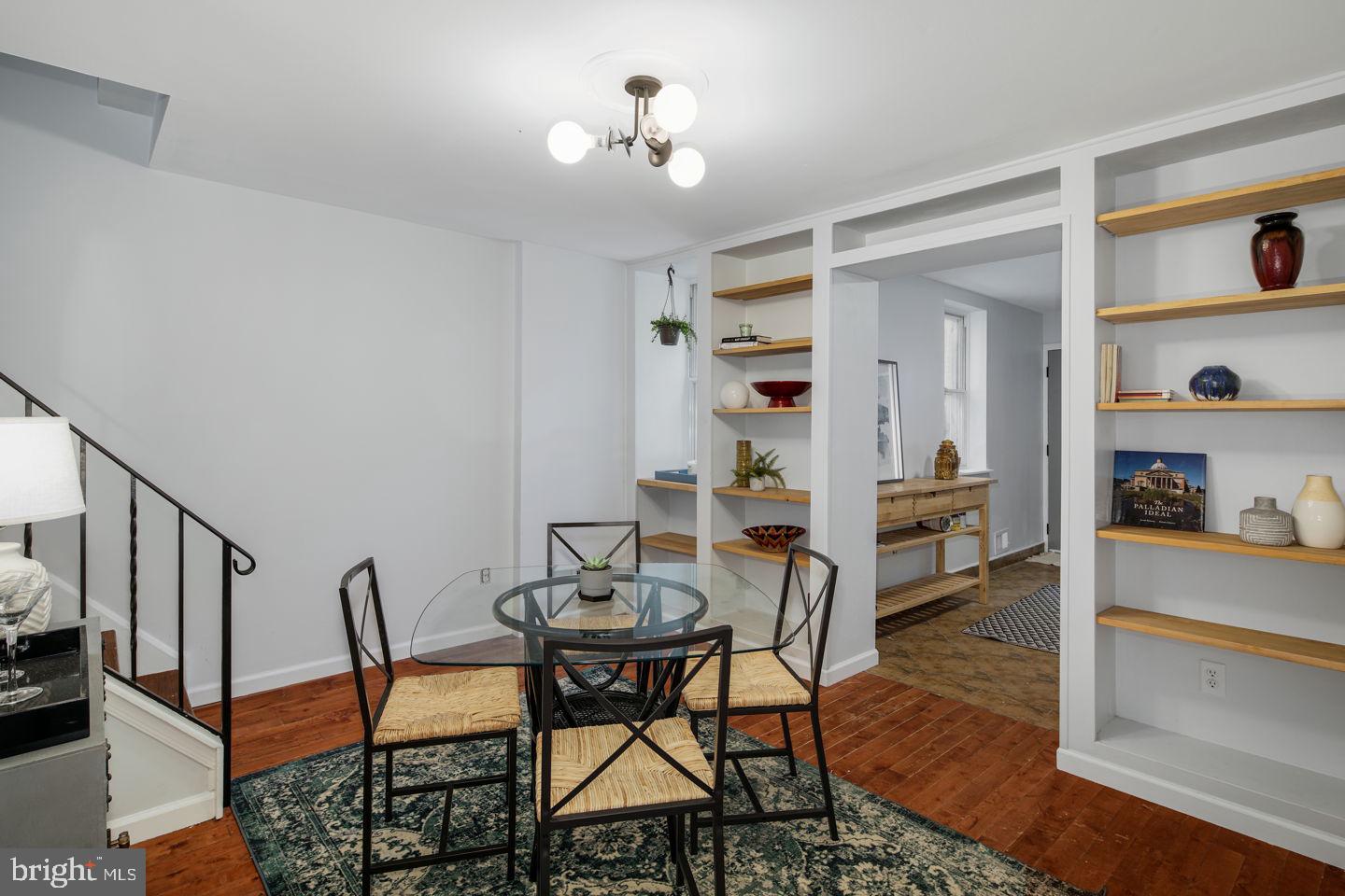 EAST KENSINGTON - Residential