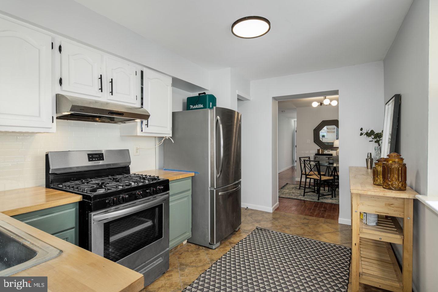 EAST KENSINGTON - Residential