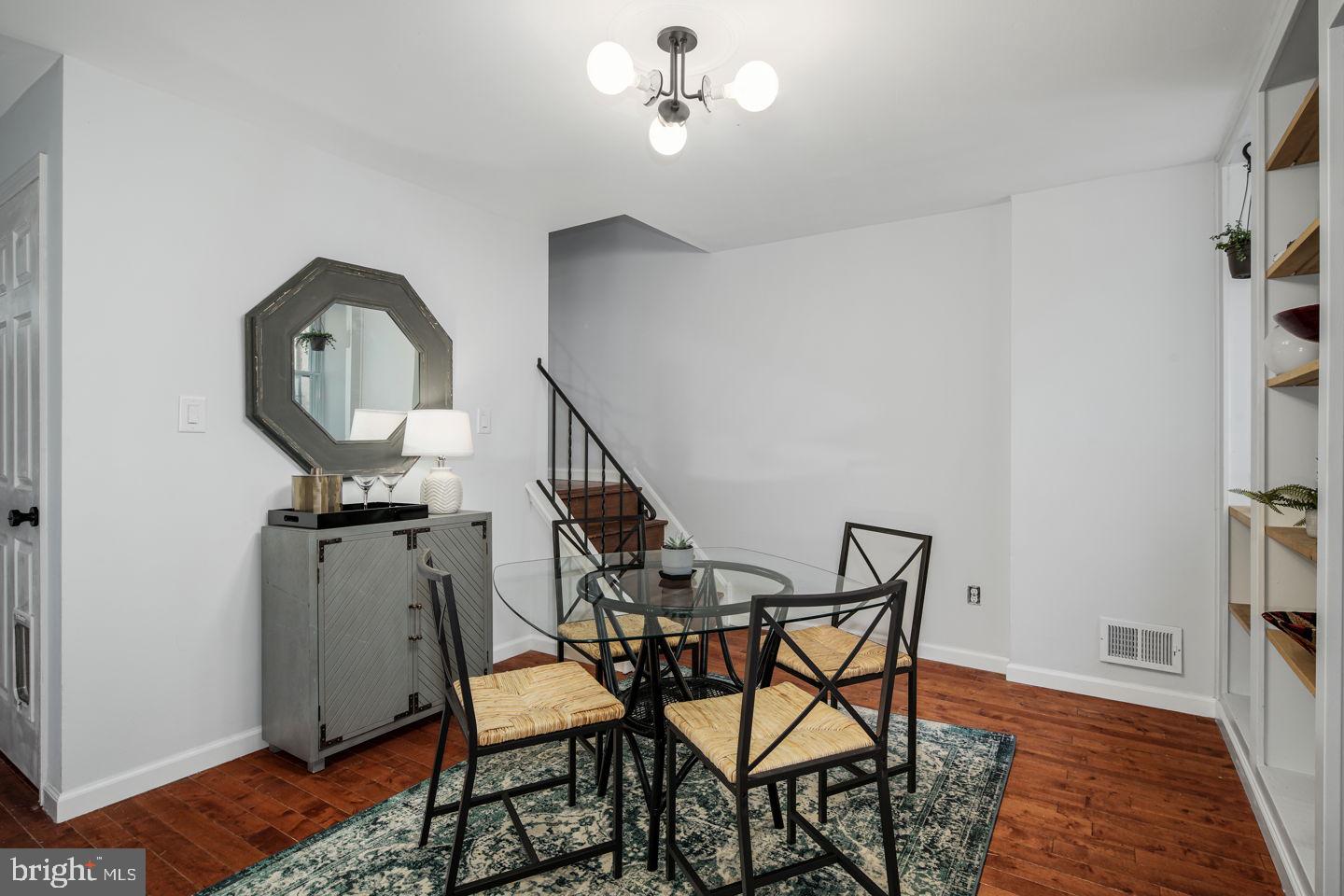 EAST KENSINGTON - Residential