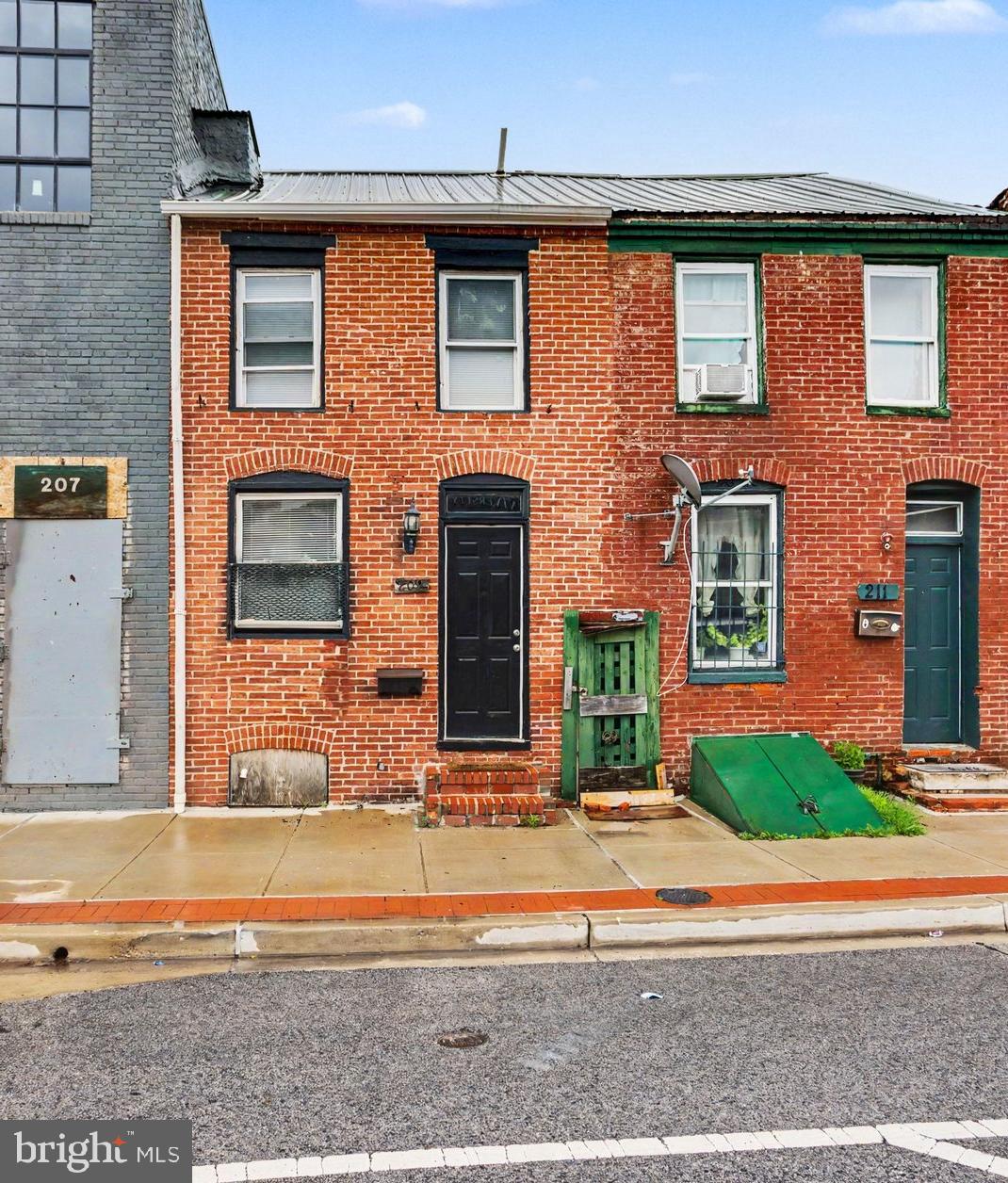 209 S CENTRAL AVENUE