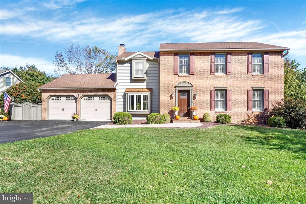 Photo of 665 Woodside Road, YORK, PA 17406 (MLS # PAYK2091608)