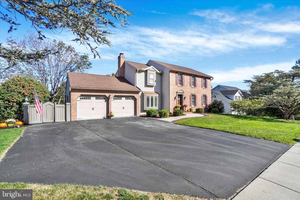 Photo of 665 Woodside Road, YORK, PA 17406 (MLS # PAYK2091608)