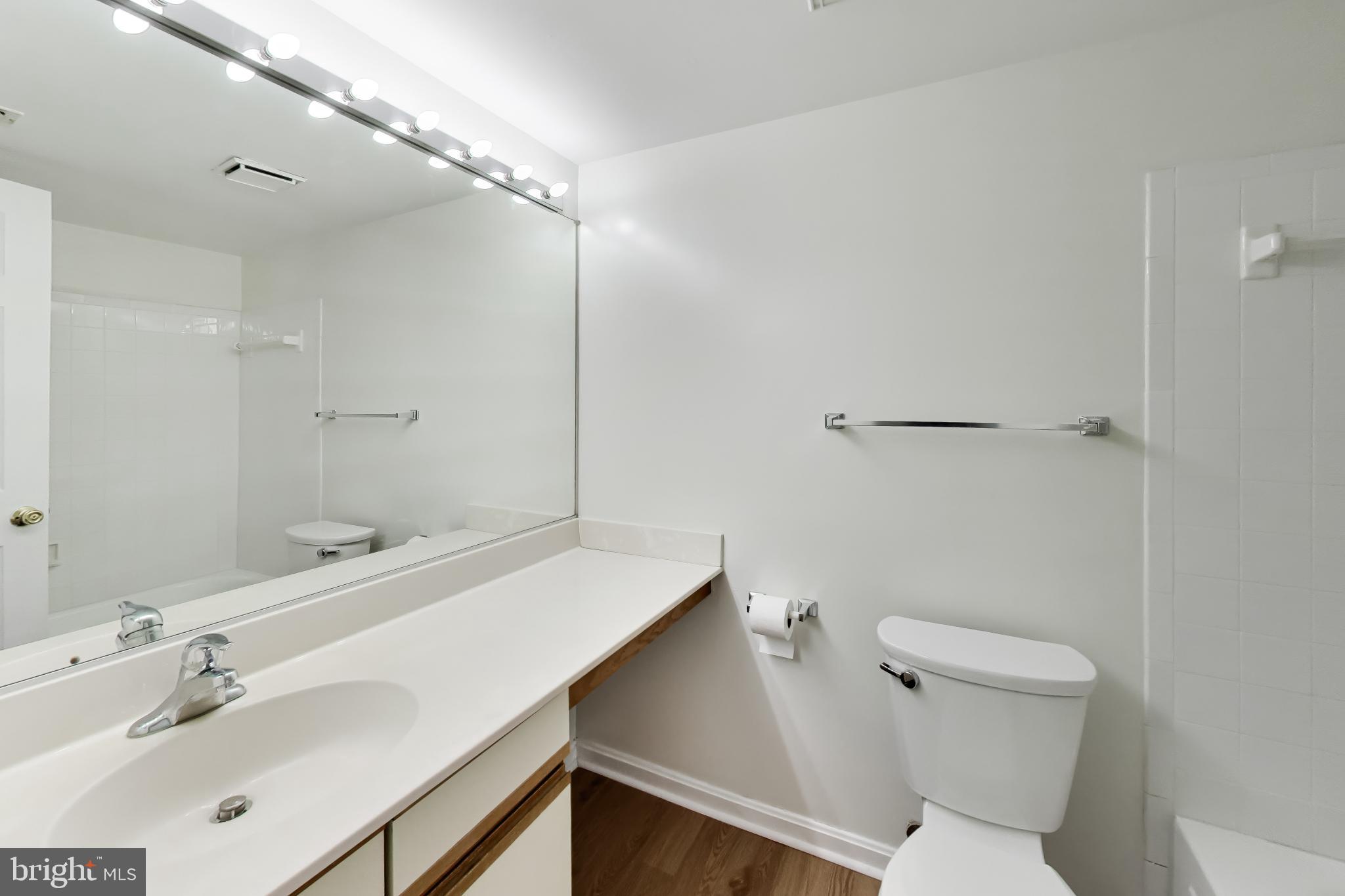 VISTAS AT BOWIE TOWN CTR - Residential