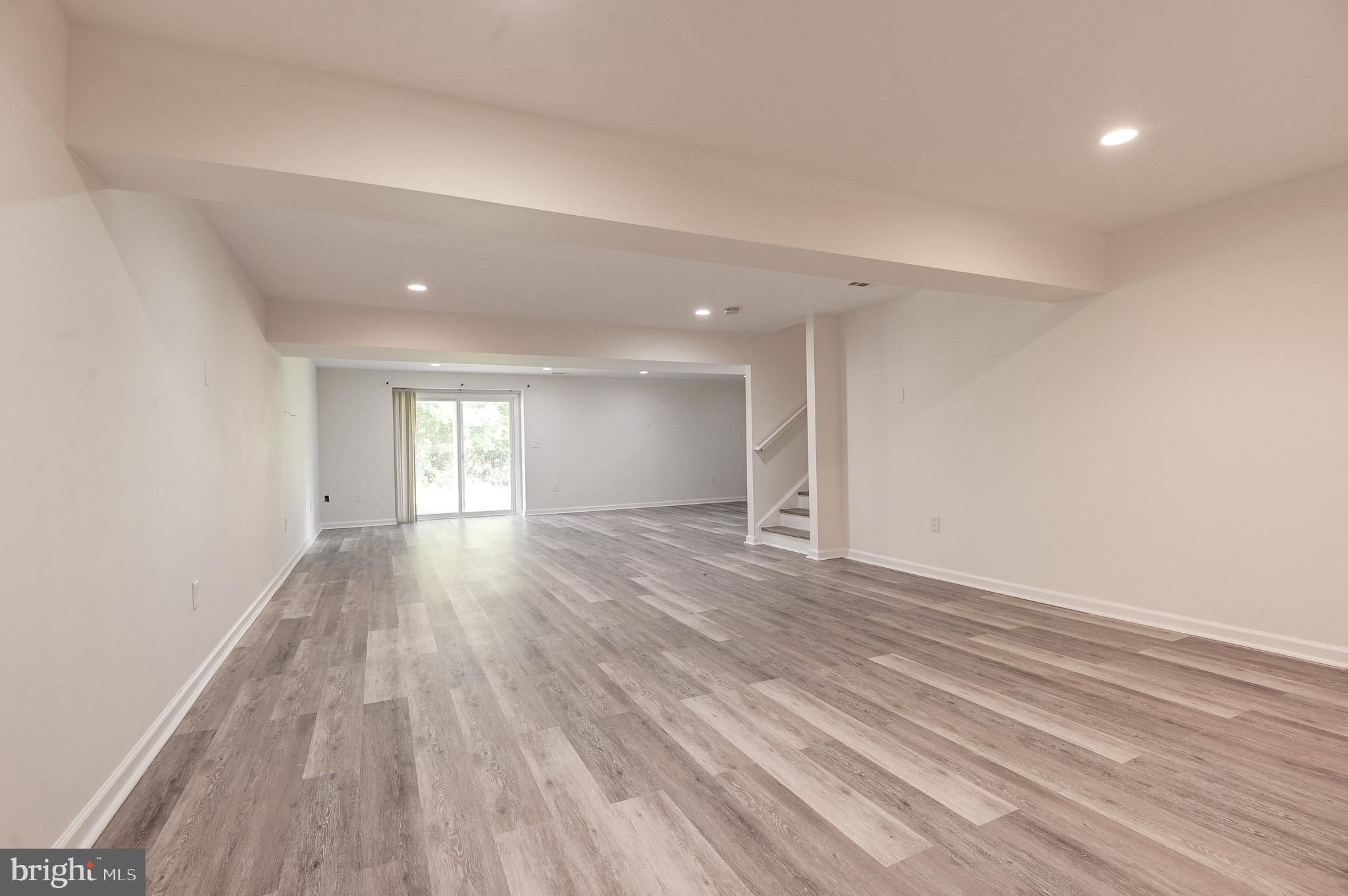 ESTATES AT ELK RUN - Residential Lease