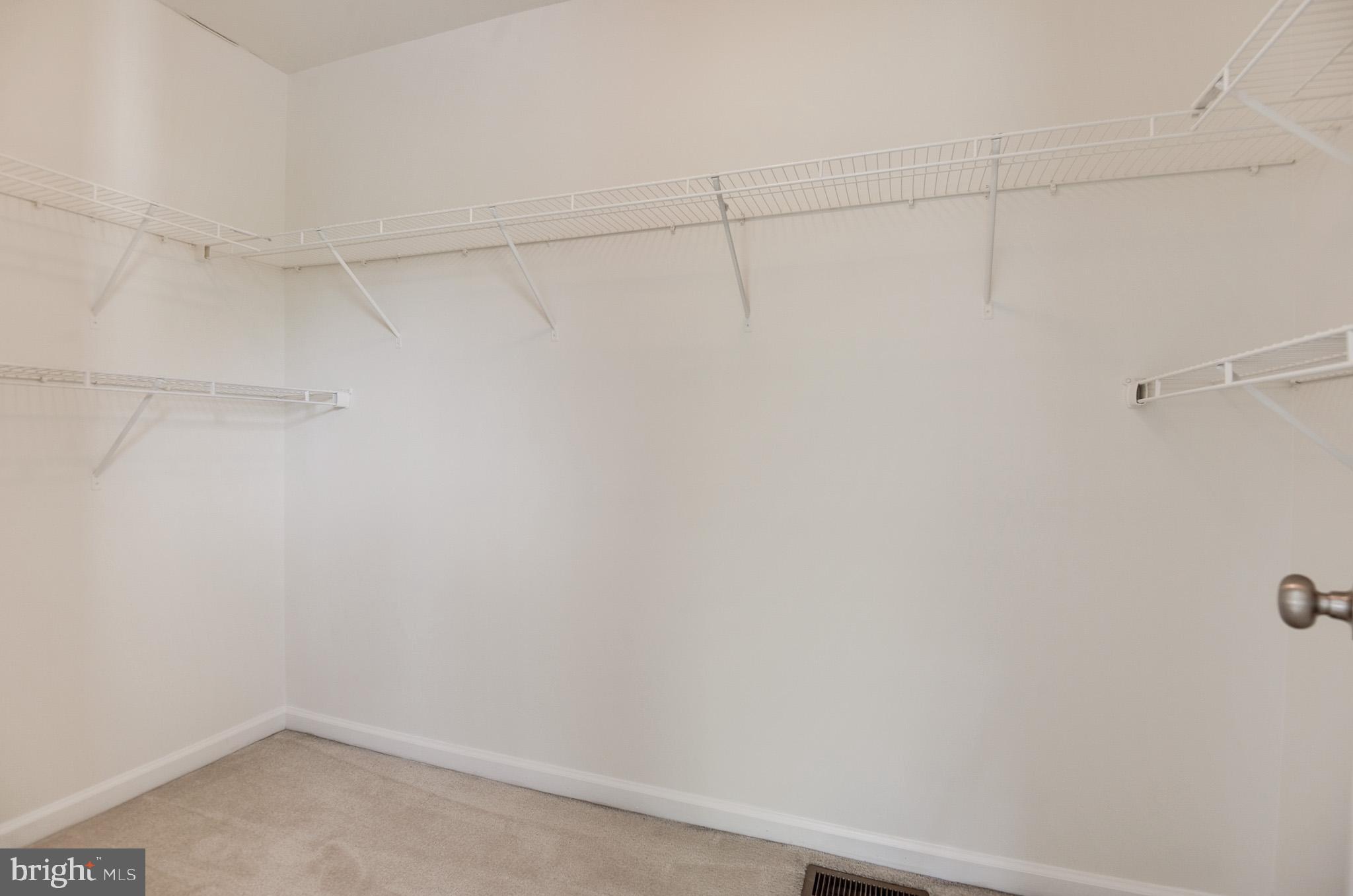 ESTATES AT ELK RUN - Residential Lease