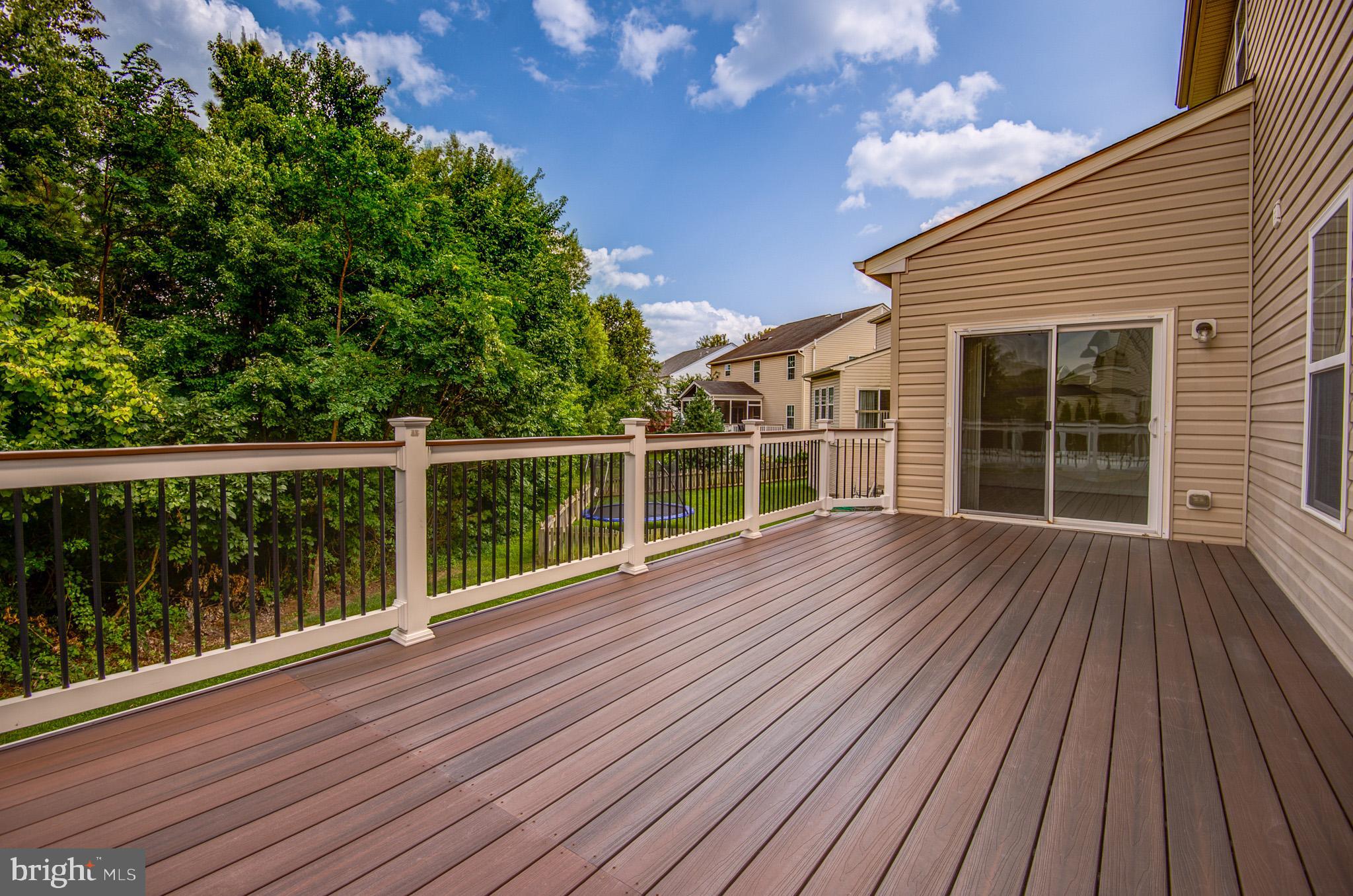 ESTATES AT ELK RUN - Residential Lease