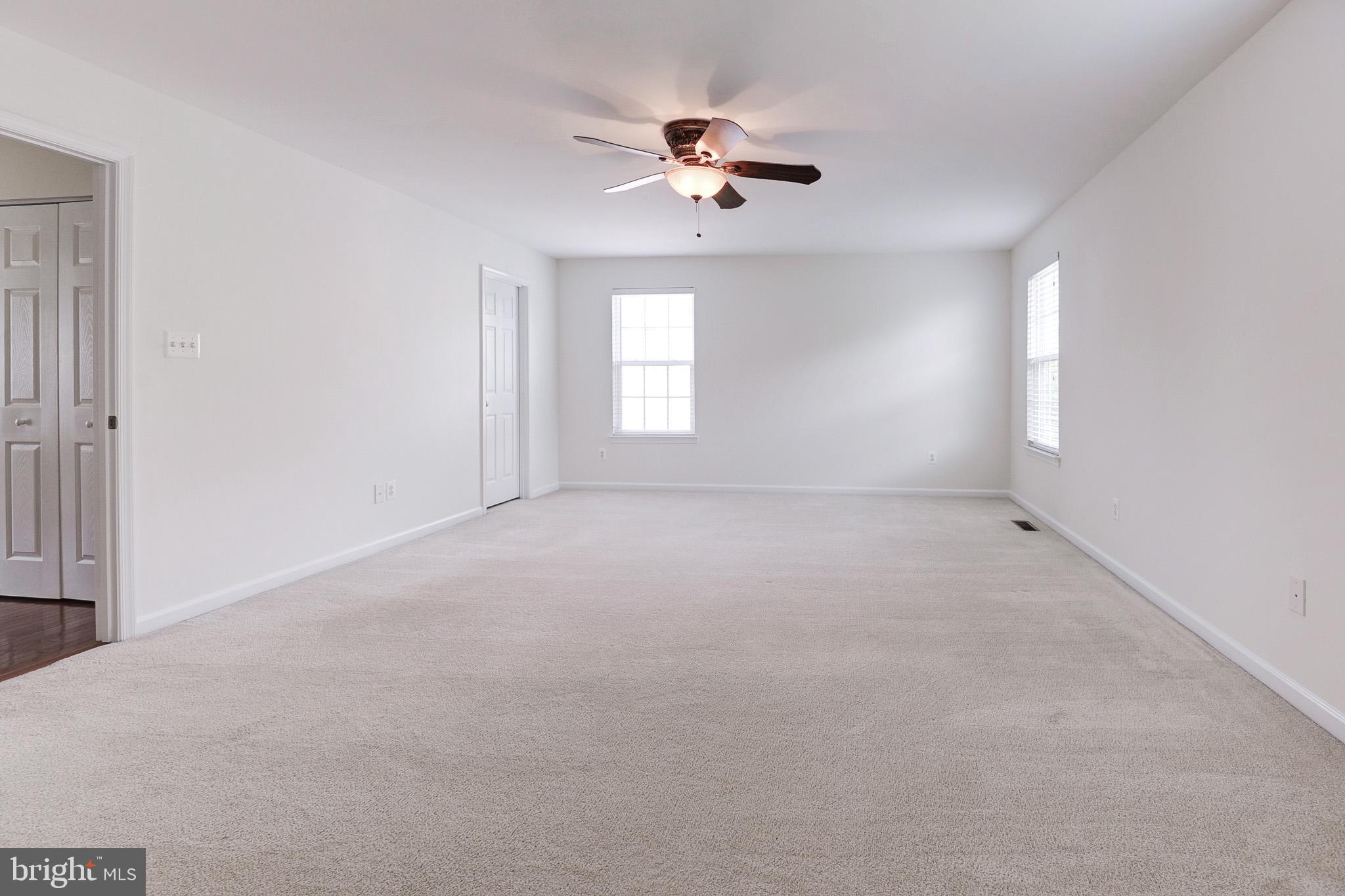 ESTATES AT ELK RUN - Residential Lease