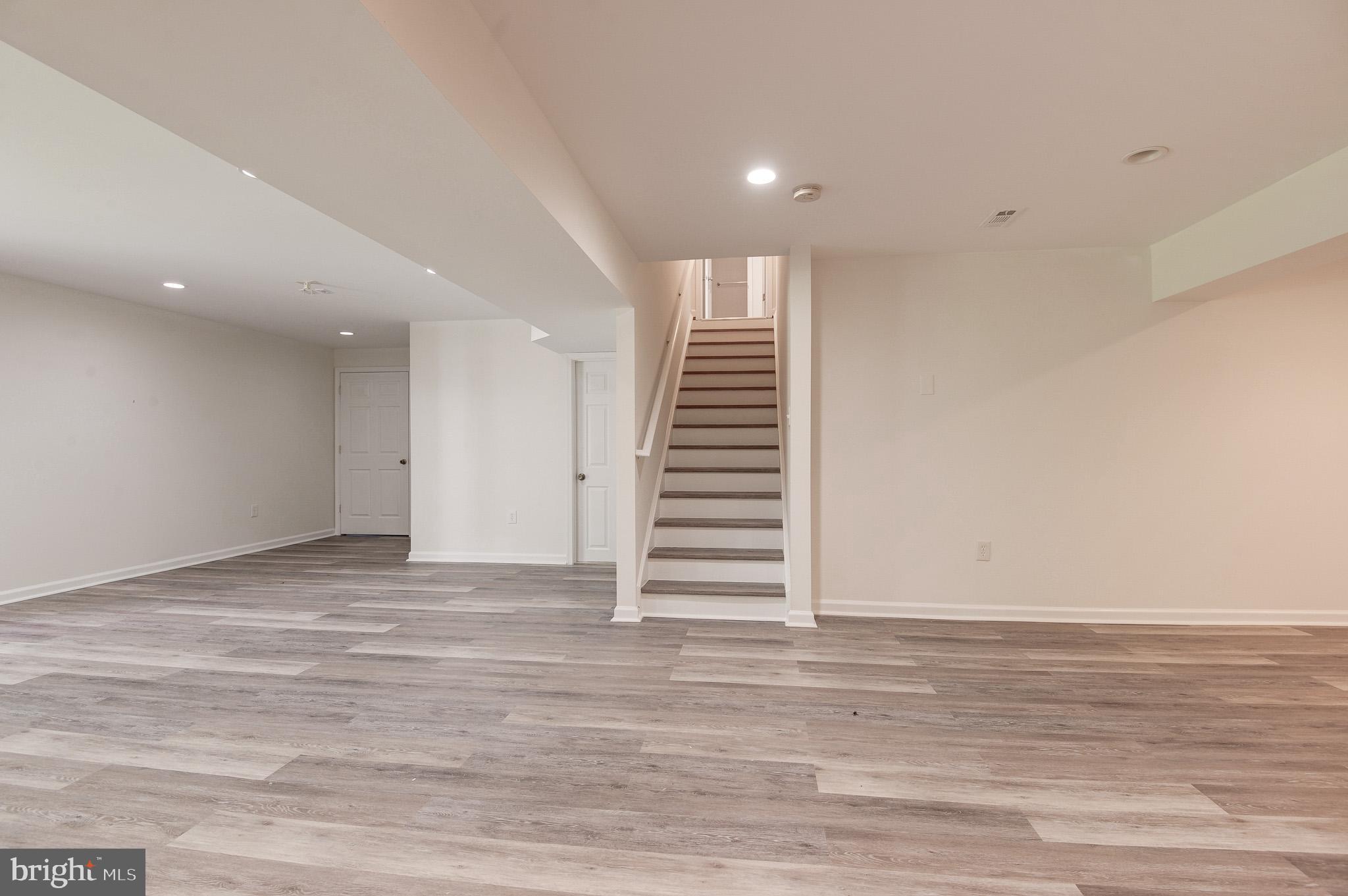 ESTATES AT ELK RUN - Residential Lease