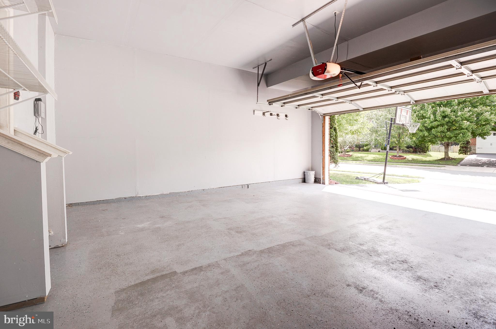 ESTATES AT ELK RUN - Residential Lease