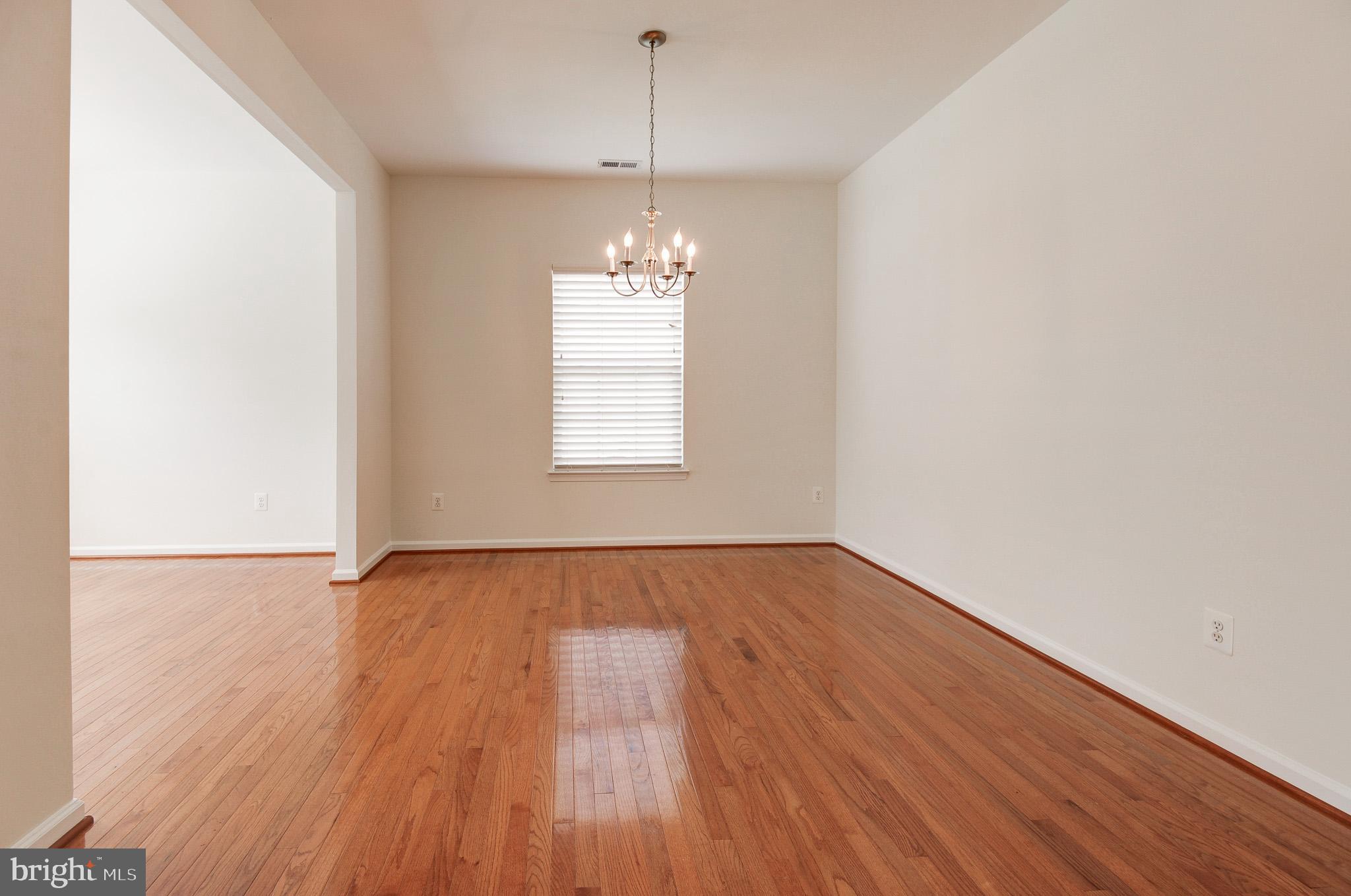 ESTATES AT ELK RUN - Residential Lease