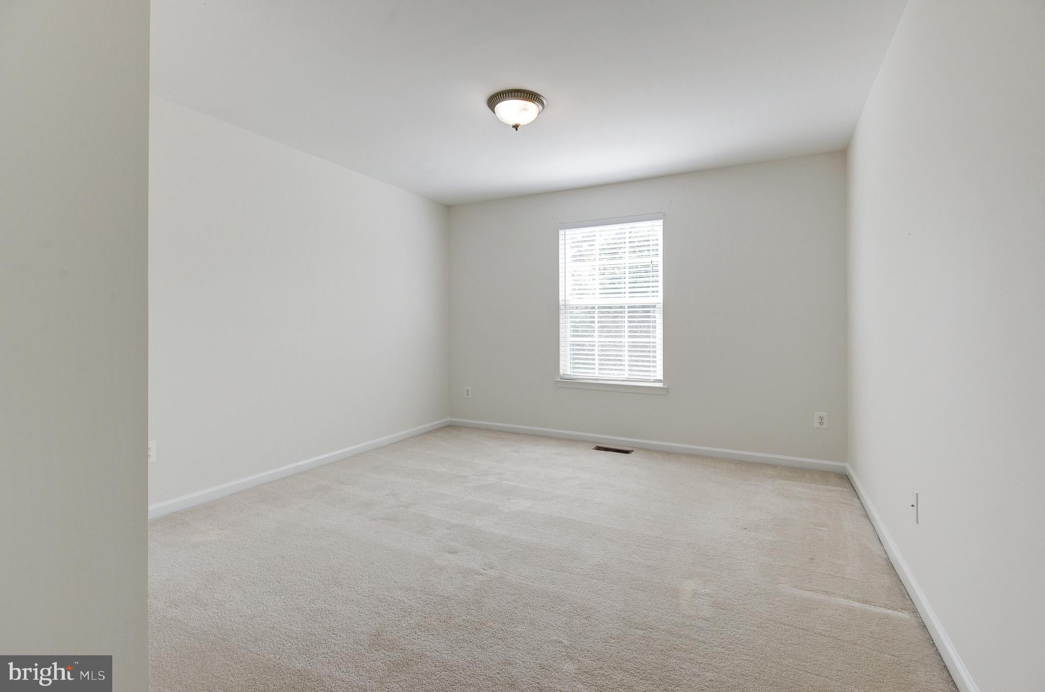 ESTATES AT ELK RUN - Residential Lease