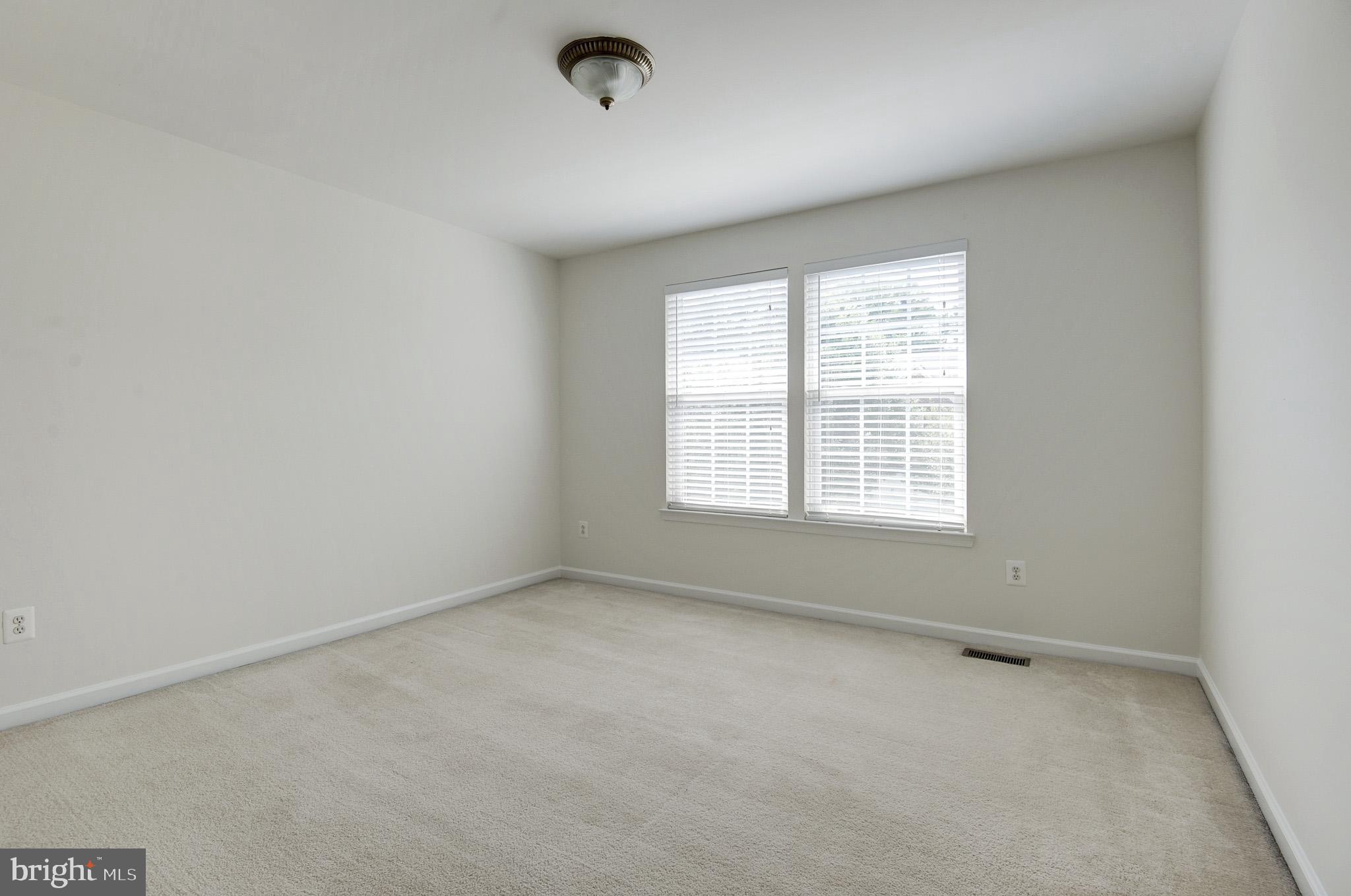 ESTATES AT ELK RUN - Residential Lease