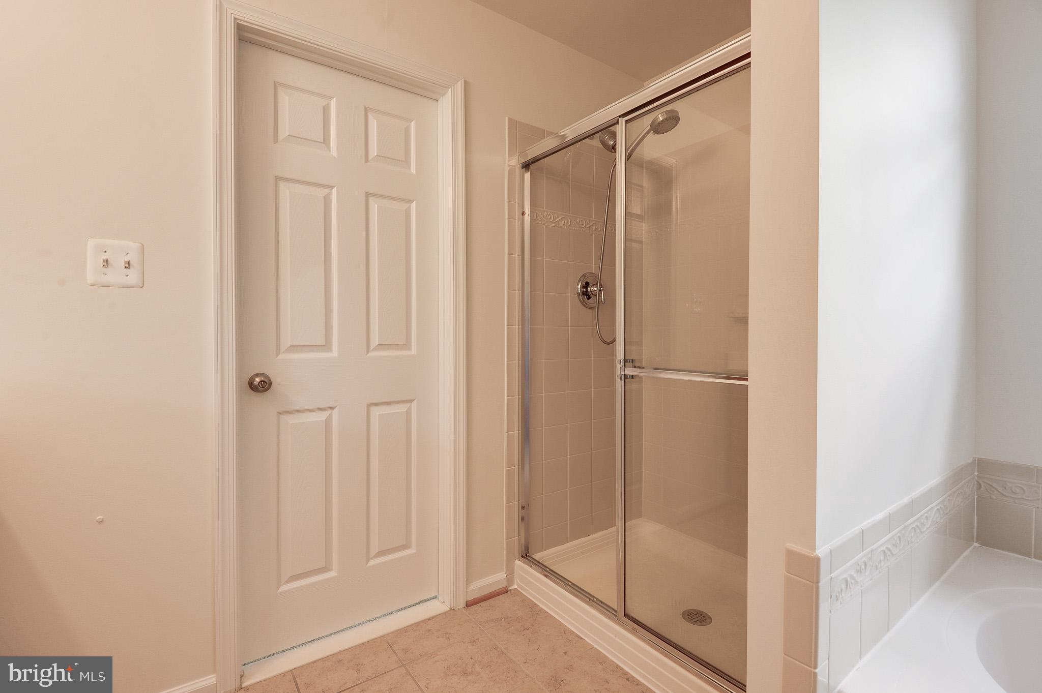 ESTATES AT ELK RUN - Residential Lease