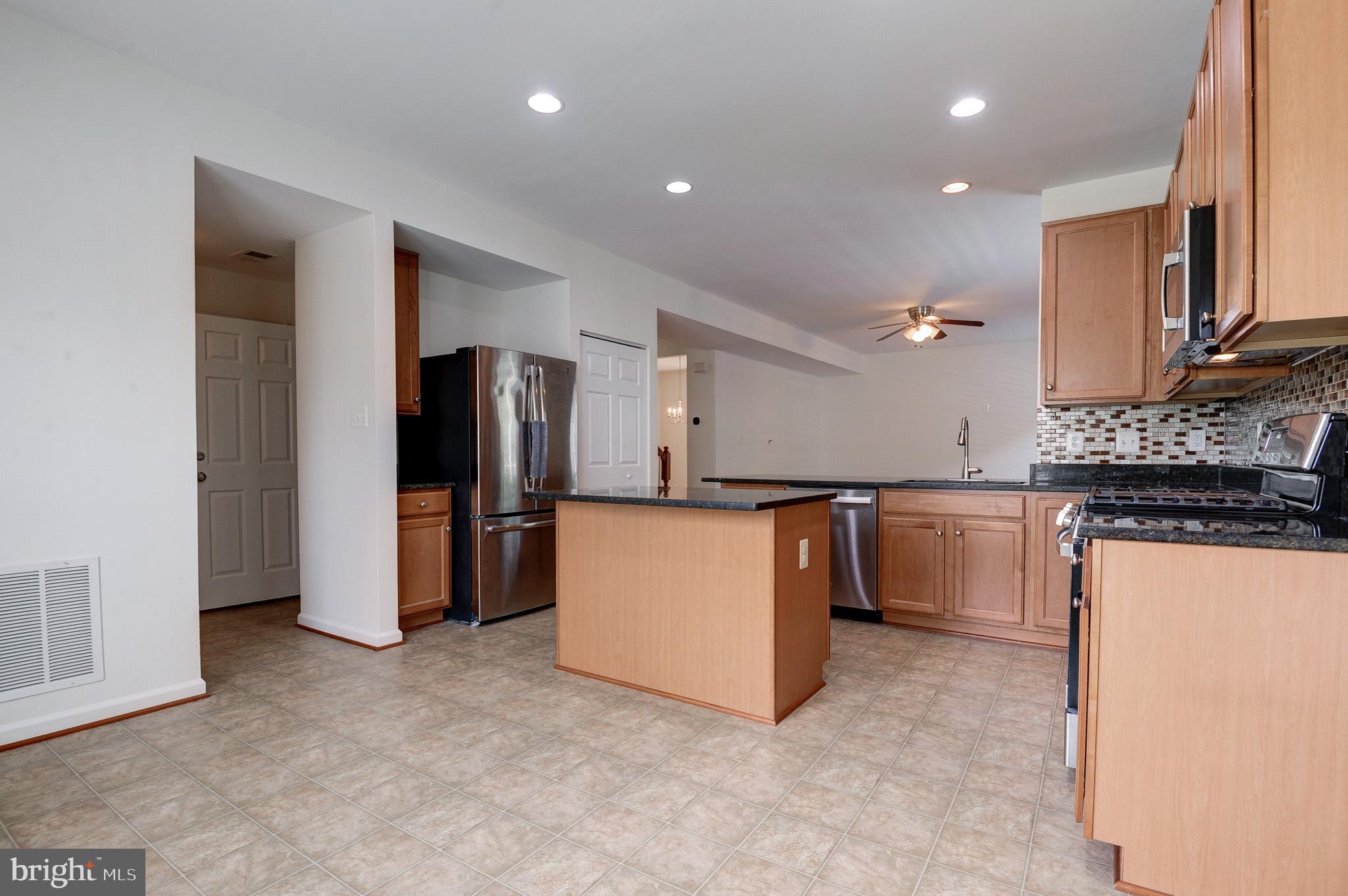 ESTATES AT ELK RUN - Residential Lease