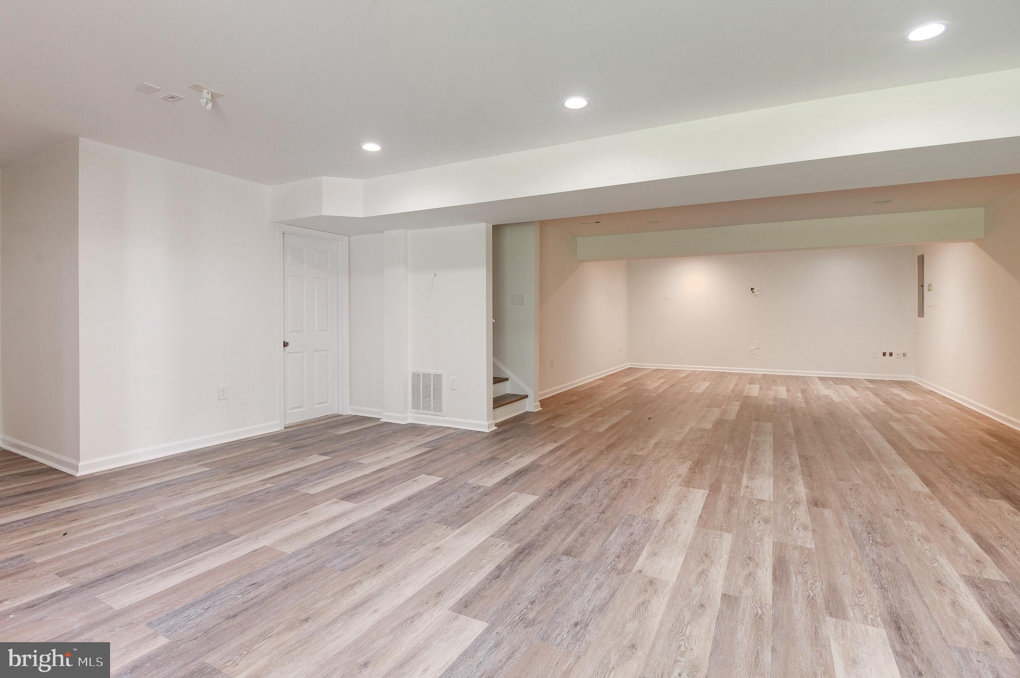 ESTATES AT ELK RUN - Residential Lease