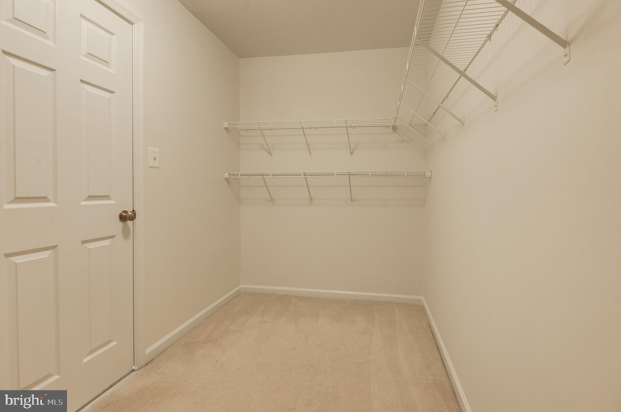 ESTATES AT ELK RUN - Residential Lease