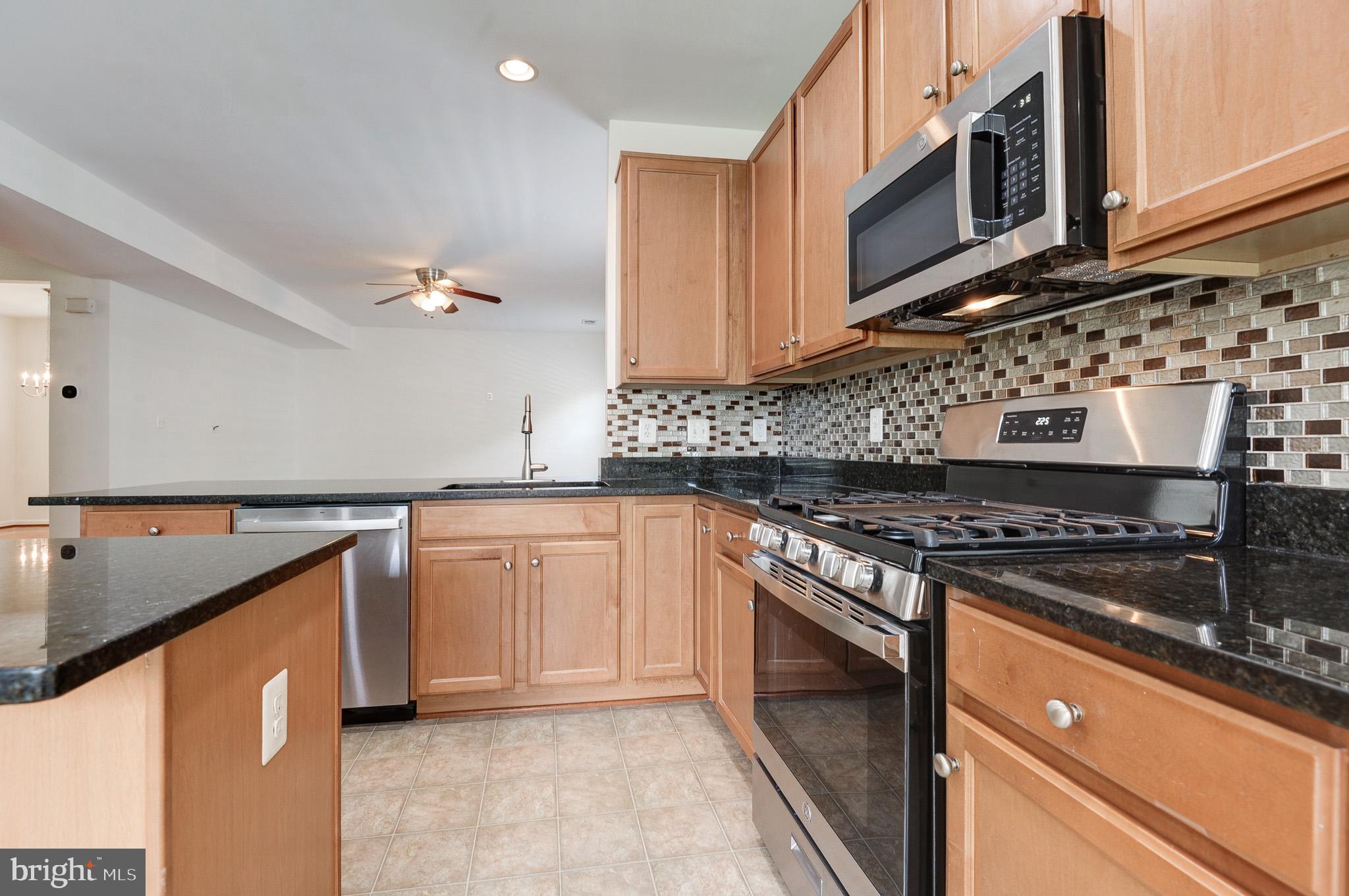 ESTATES AT ELK RUN - Residential Lease