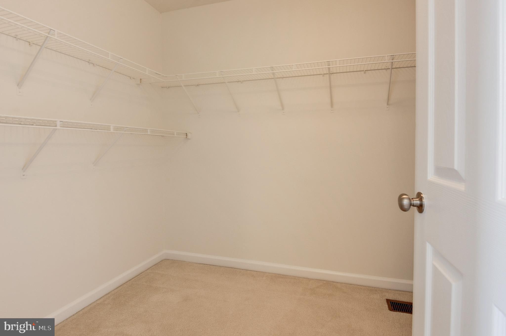 ESTATES AT ELK RUN - Residential Lease