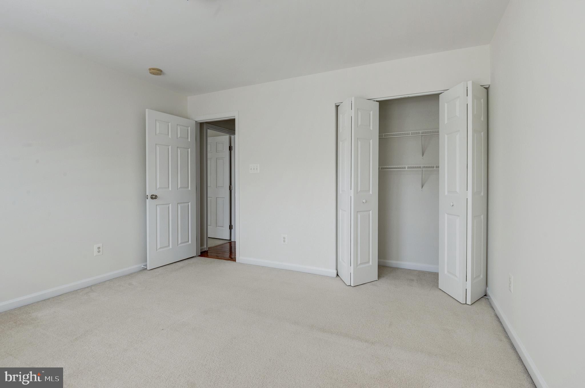 ESTATES AT ELK RUN - Residential Lease