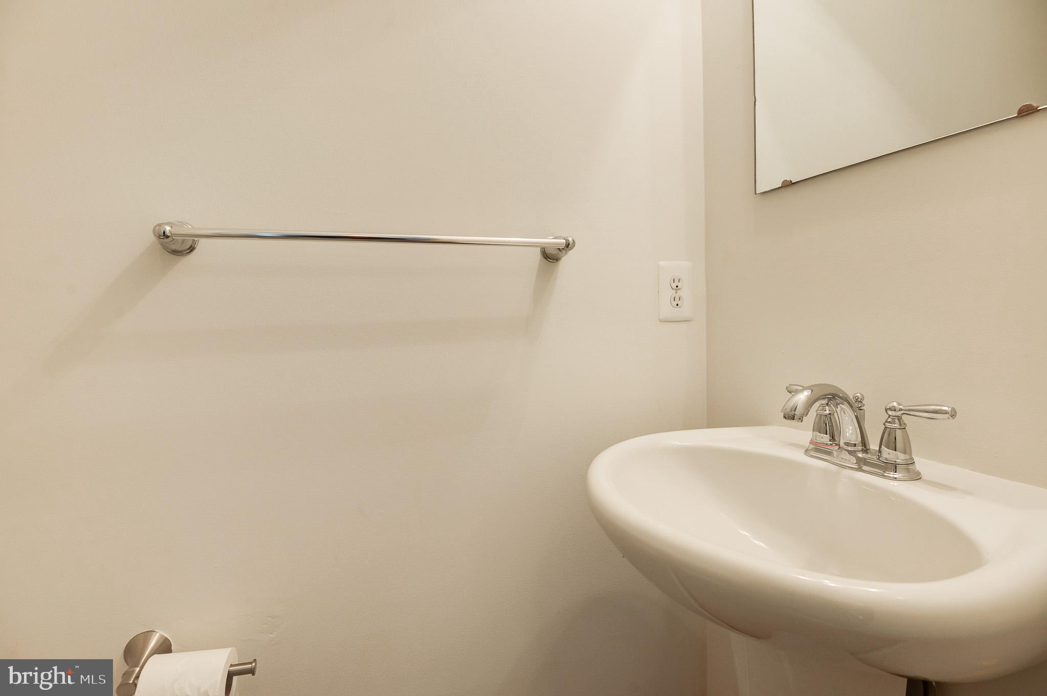 ESTATES AT ELK RUN - Residential Lease