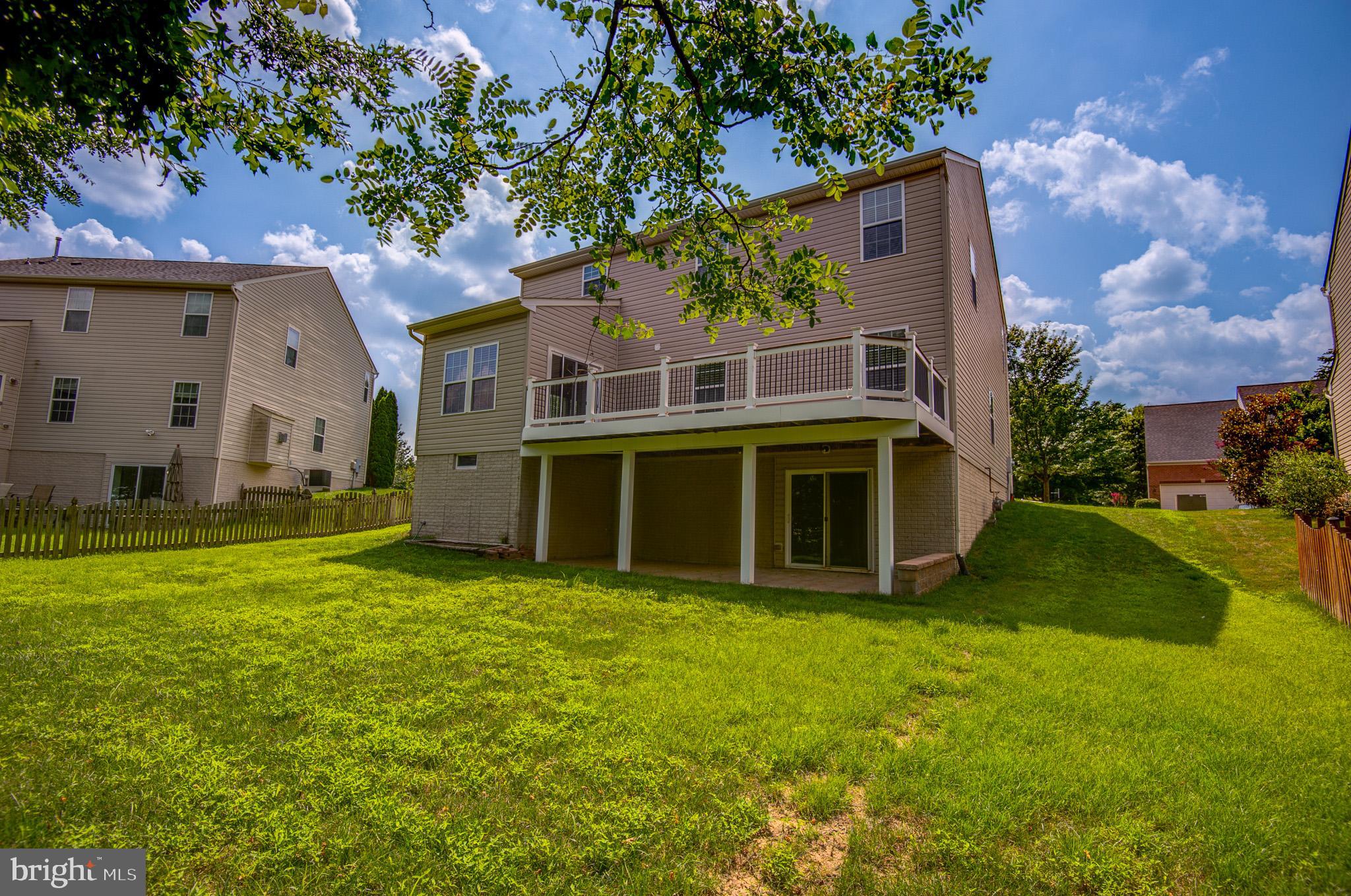 ESTATES AT ELK RUN - Residential Lease