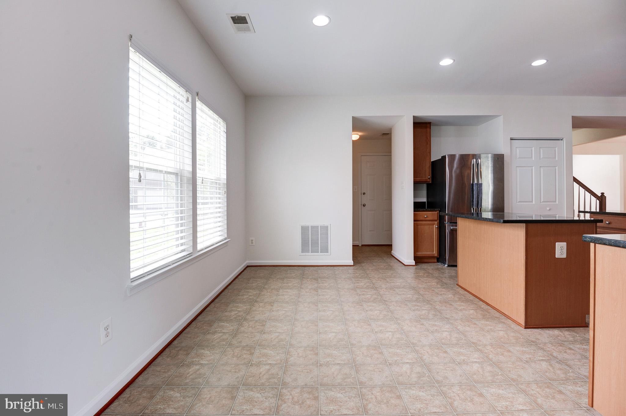 ESTATES AT ELK RUN - Residential Lease