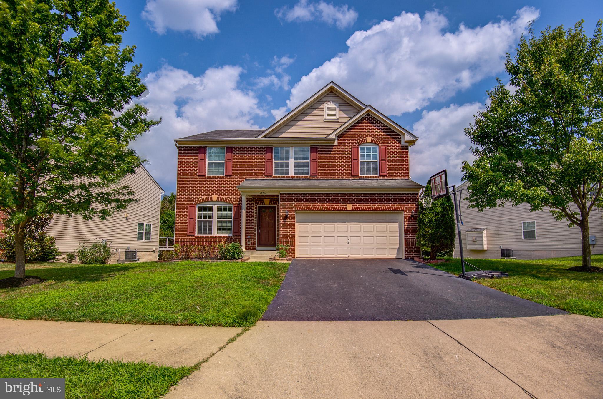 ESTATES AT ELK RUN - Residential Lease