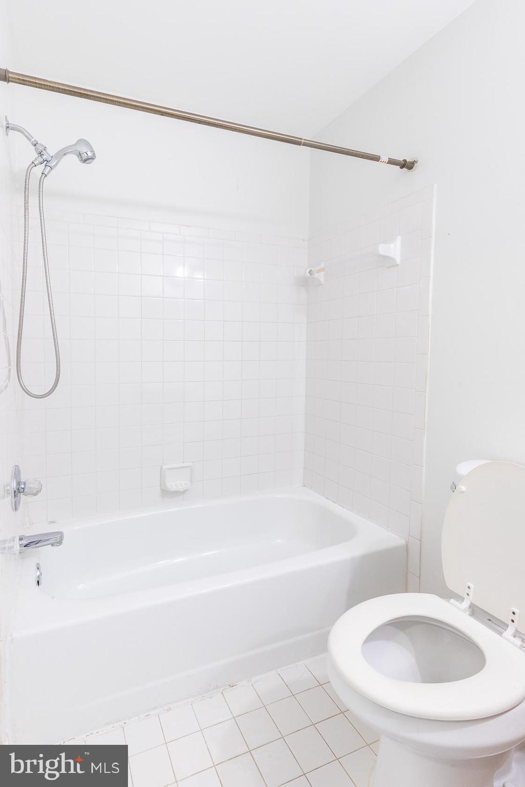 WHISPERING MEADOW - Residential Lease