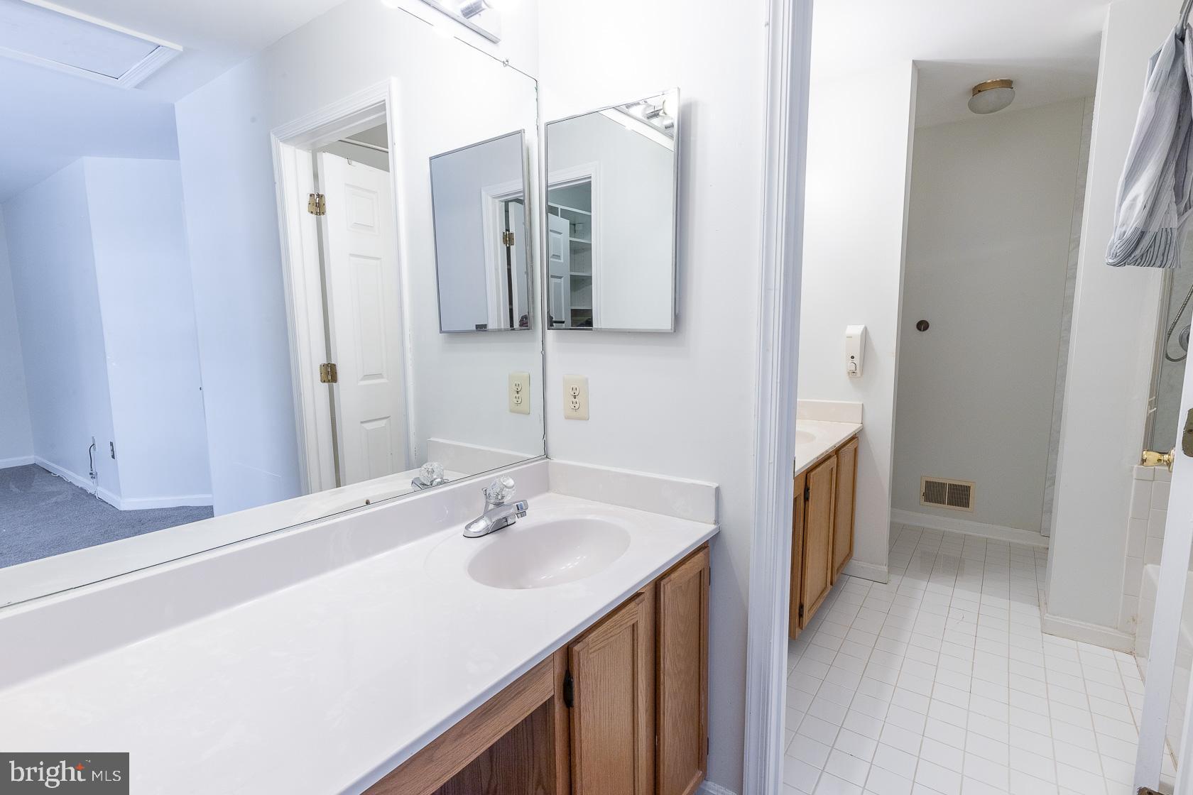 WHISPERING MEADOW - Residential Lease