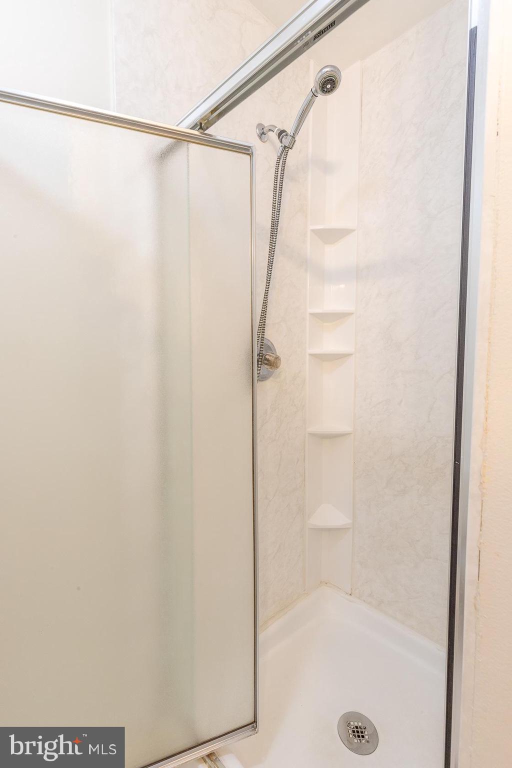 WHISPERING MEADOW - Residential Lease