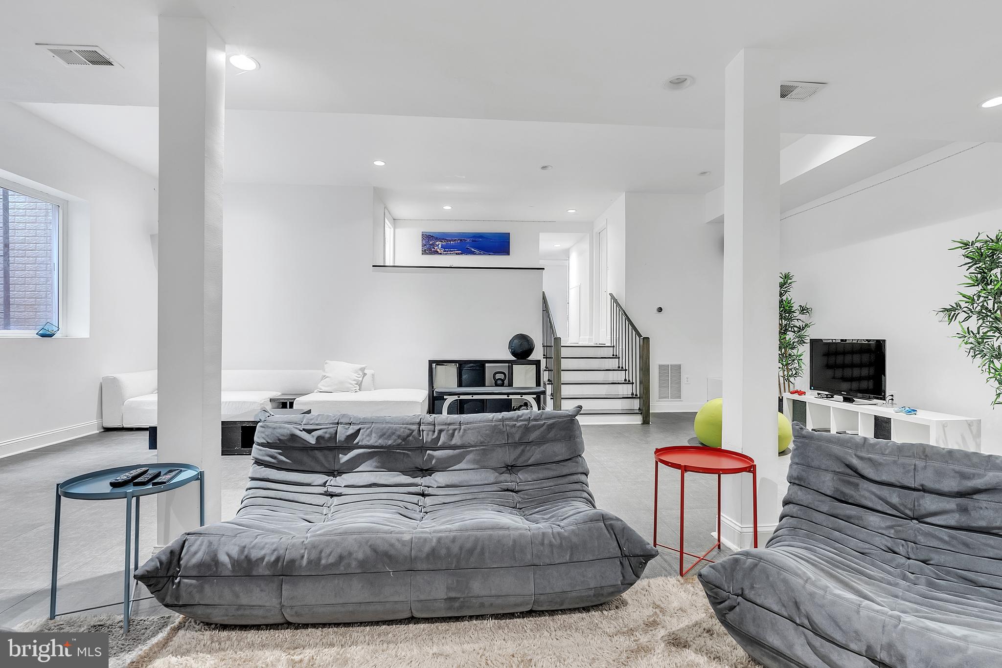 CARDEROCK SPRINGS - Residential