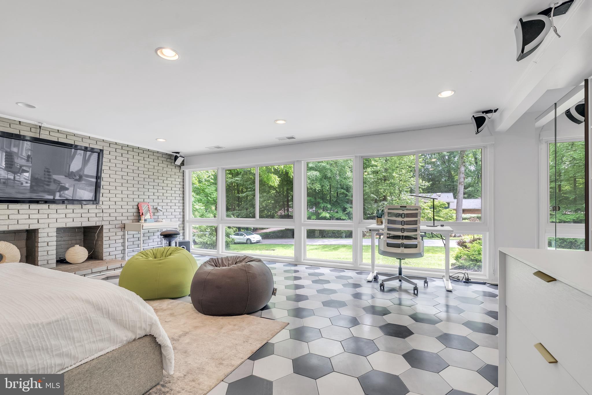 CARDEROCK SPRINGS - Residential