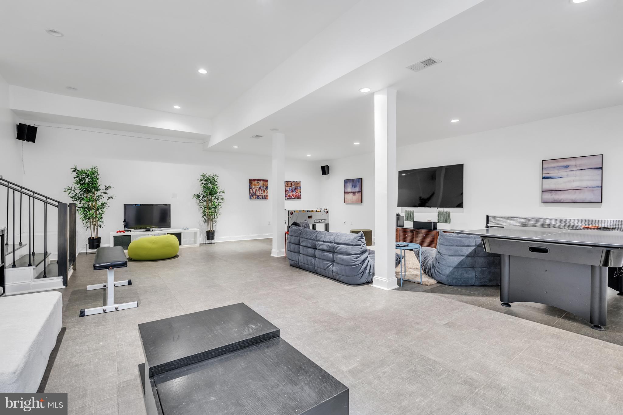 CARDEROCK SPRINGS - Residential