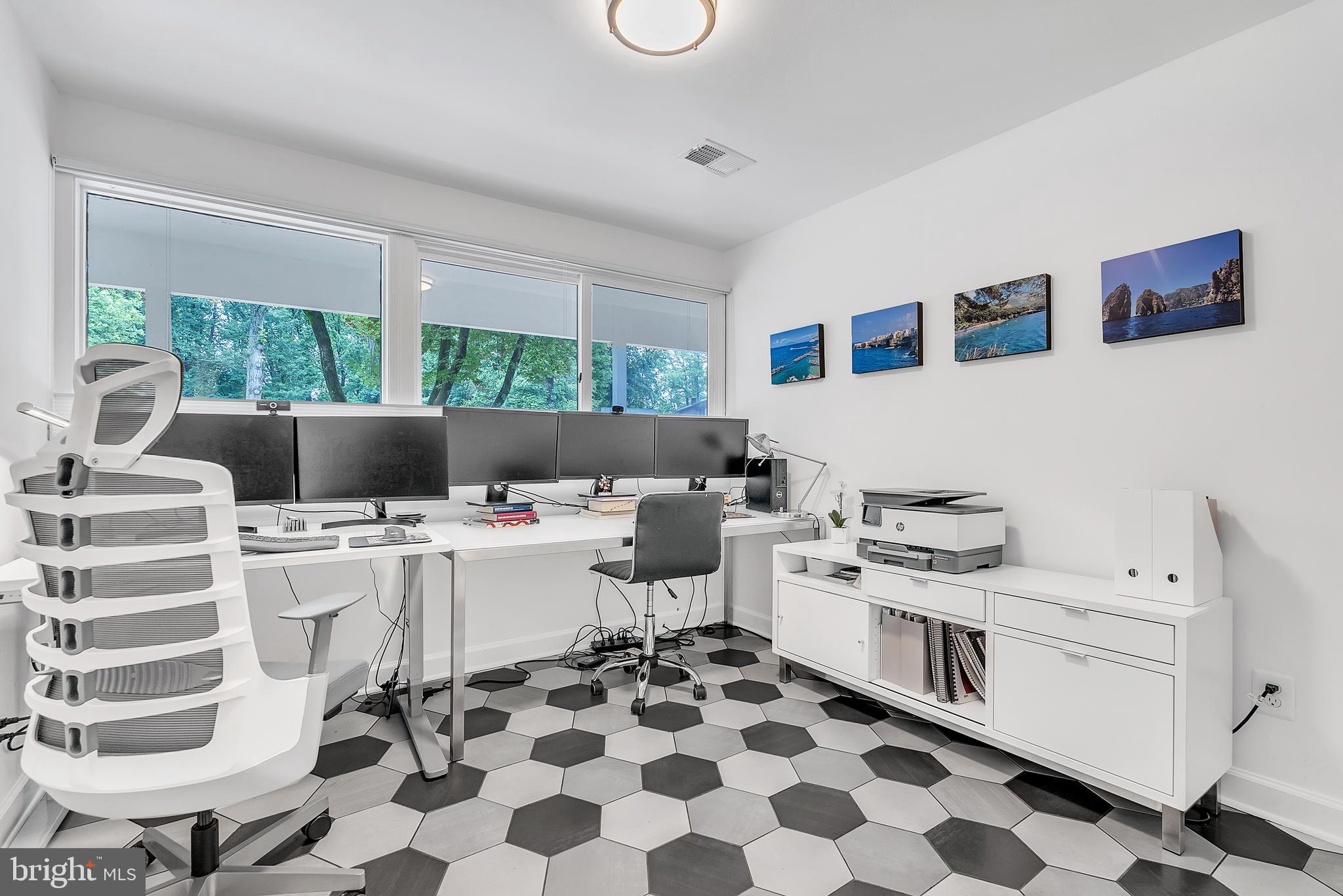 CARDEROCK SPRINGS - Residential