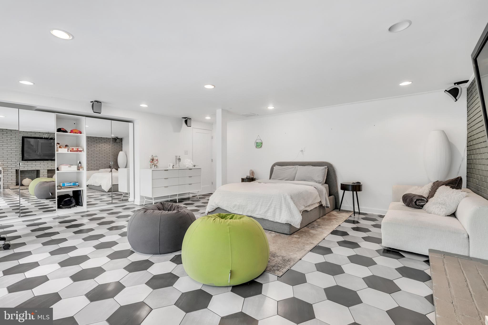 CARDEROCK SPRINGS - Residential