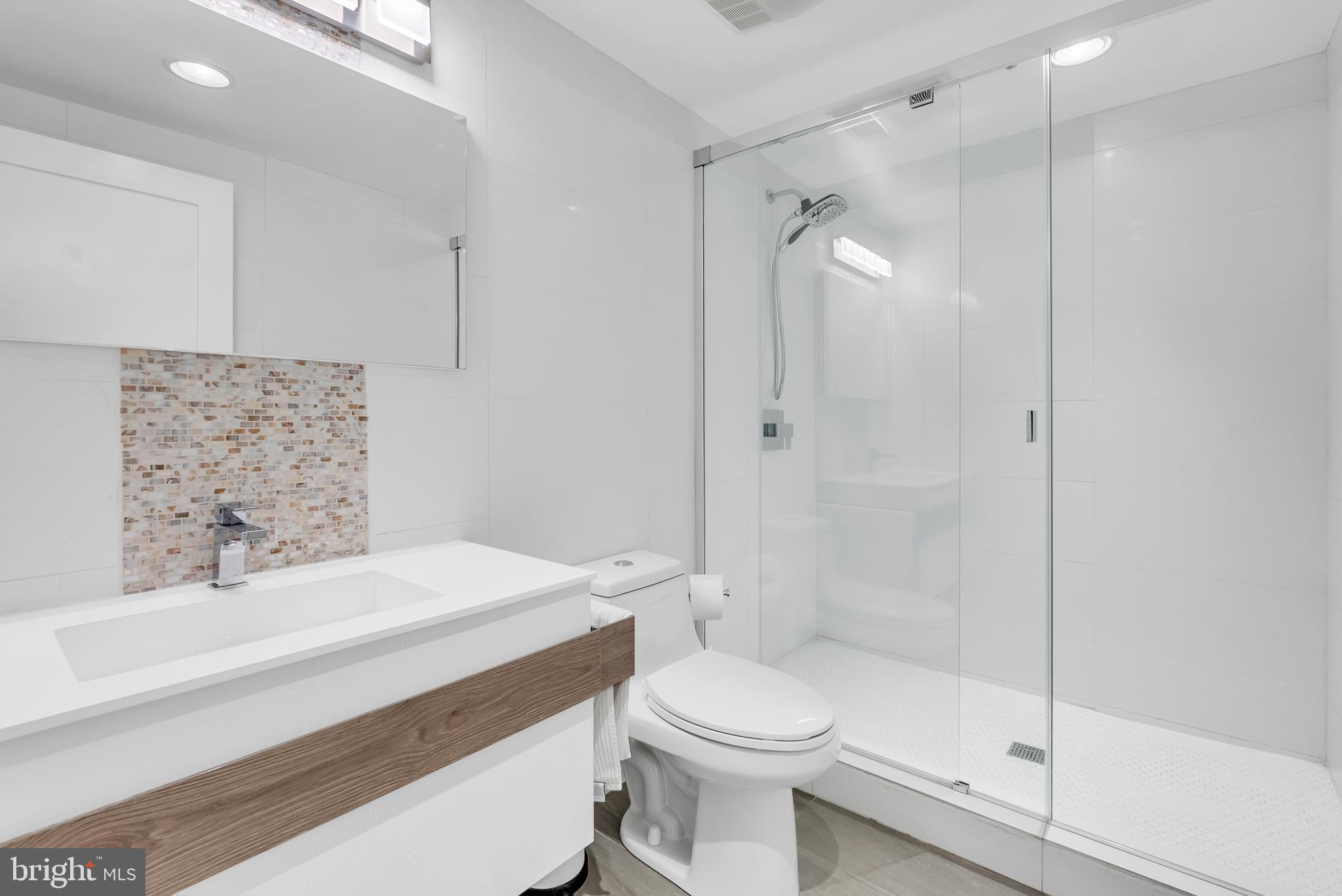 CARDEROCK SPRINGS - Residential