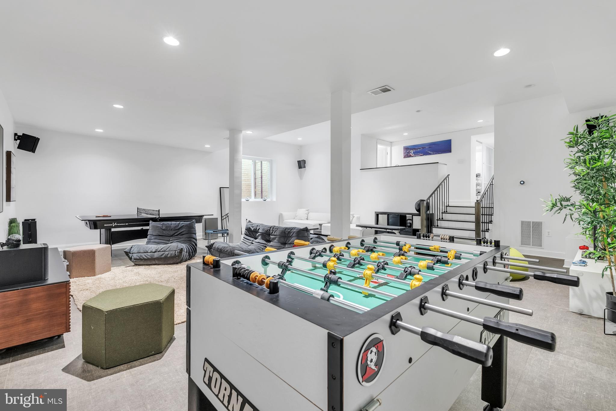 CARDEROCK SPRINGS - Residential