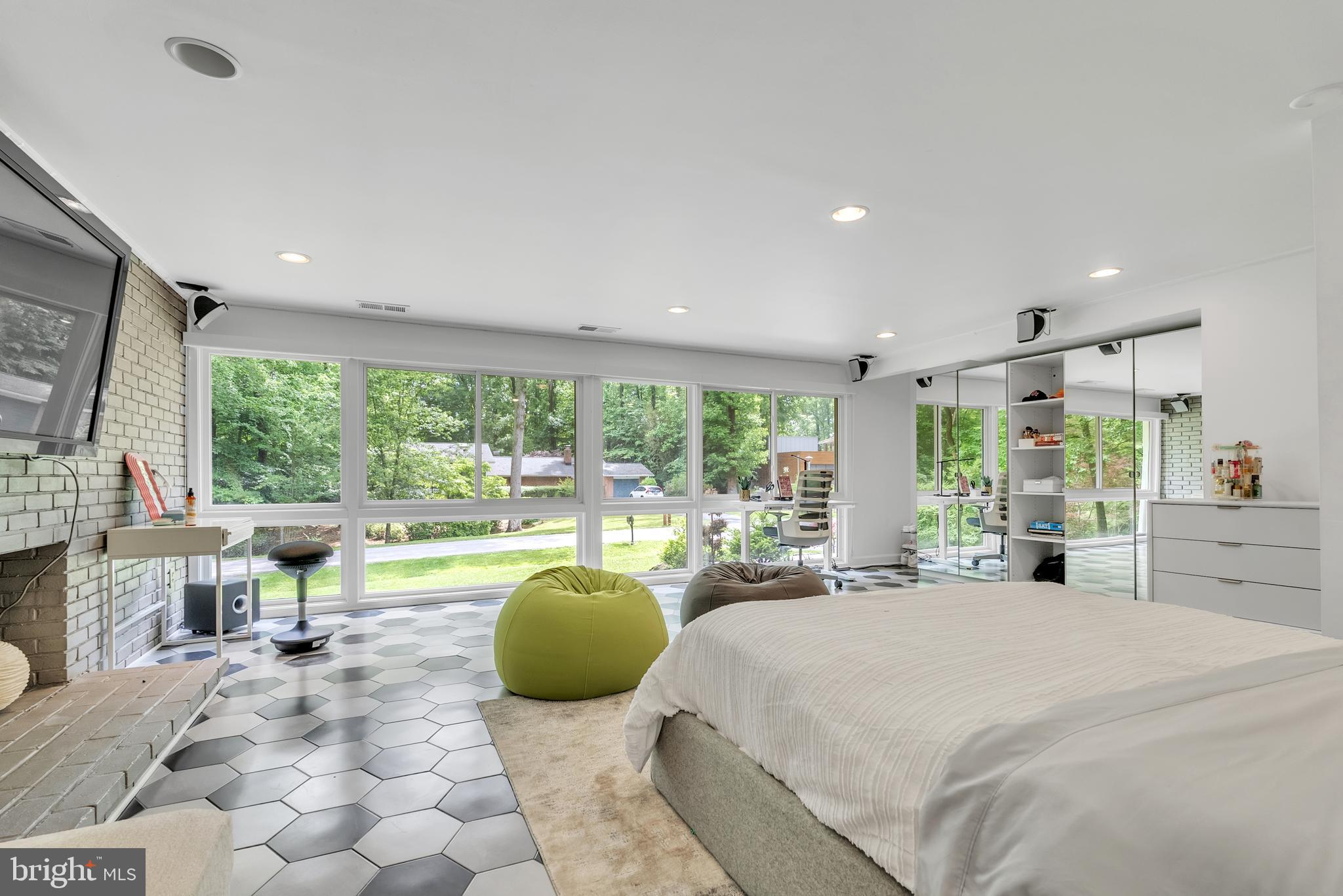 CARDEROCK SPRINGS - Residential