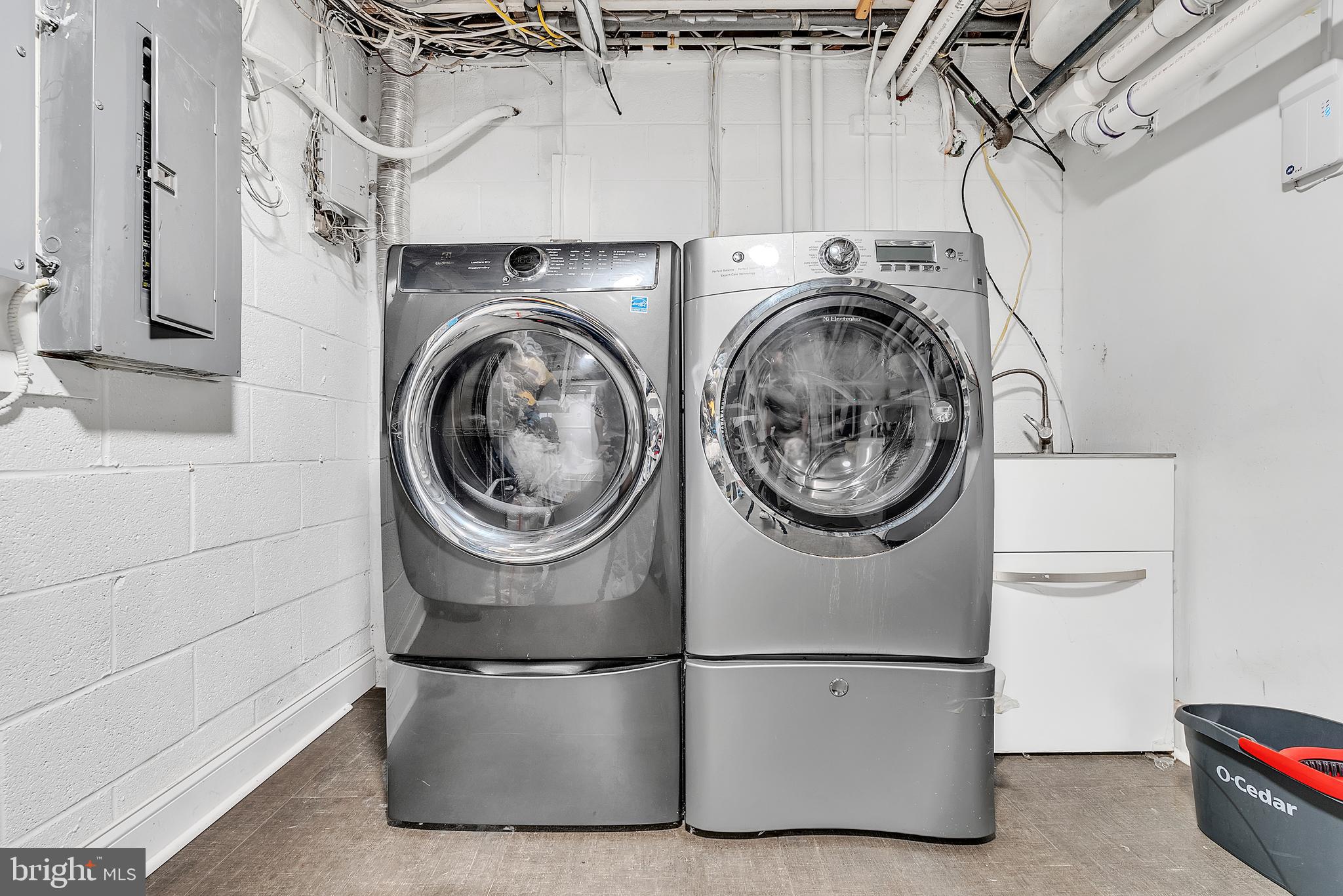 CARDEROCK SPRINGS - Residential