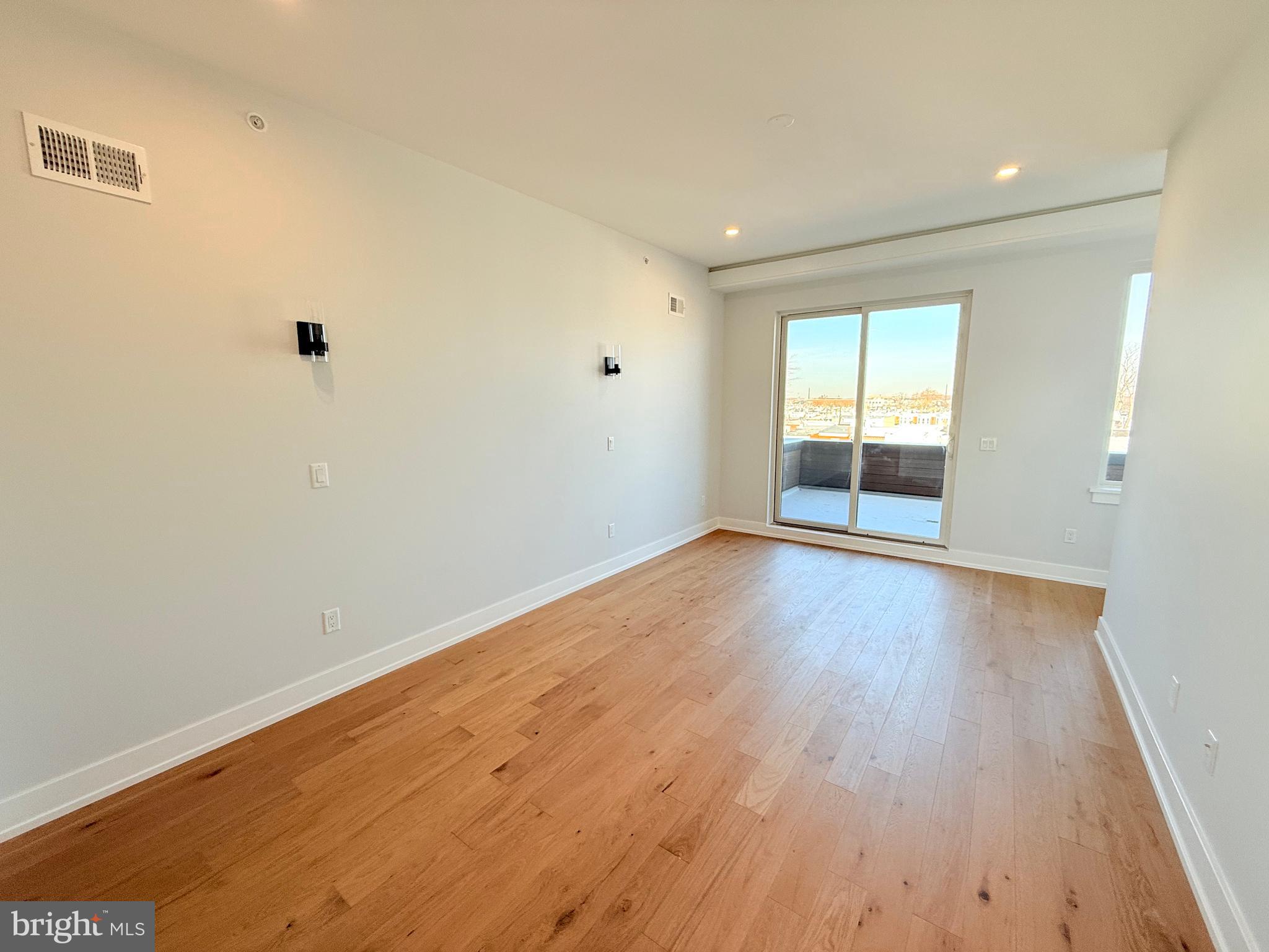 PORT RICHMOND - Residential