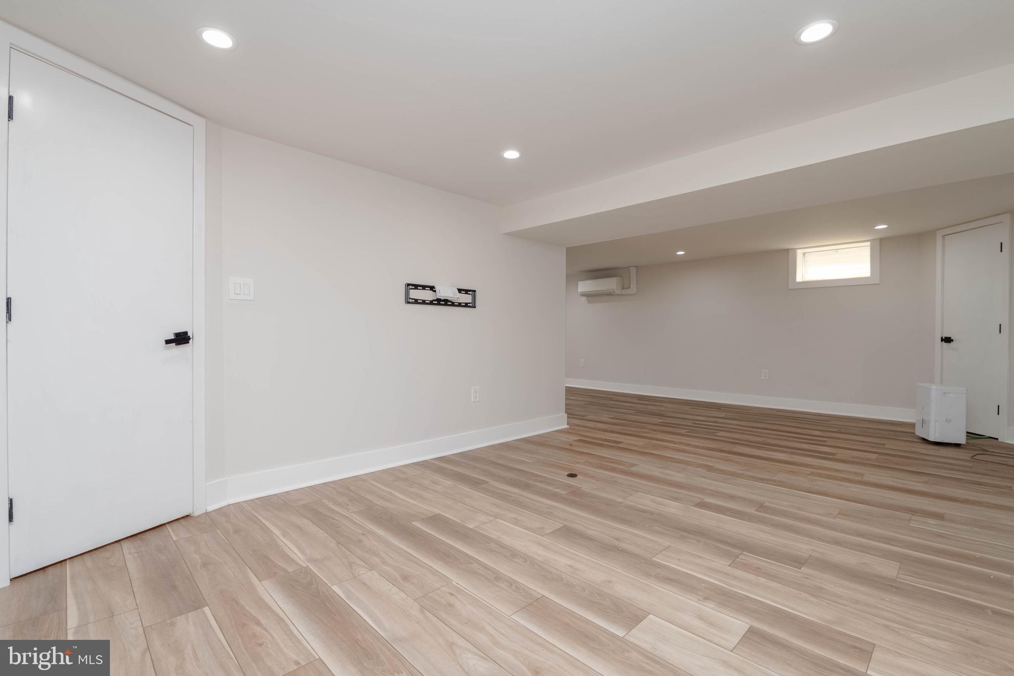 PERRY HALL - Residential