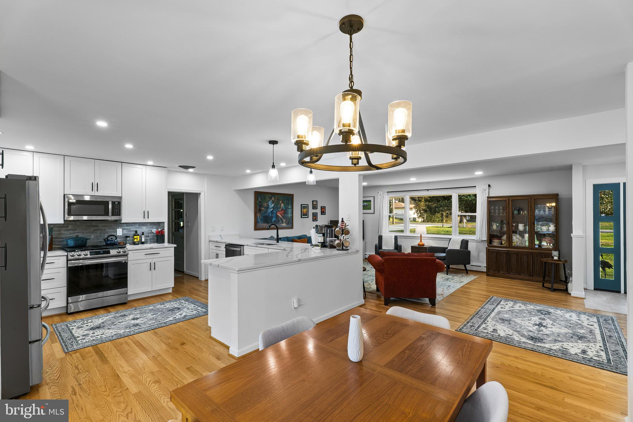 512 QUAINT ACRES DRIVE