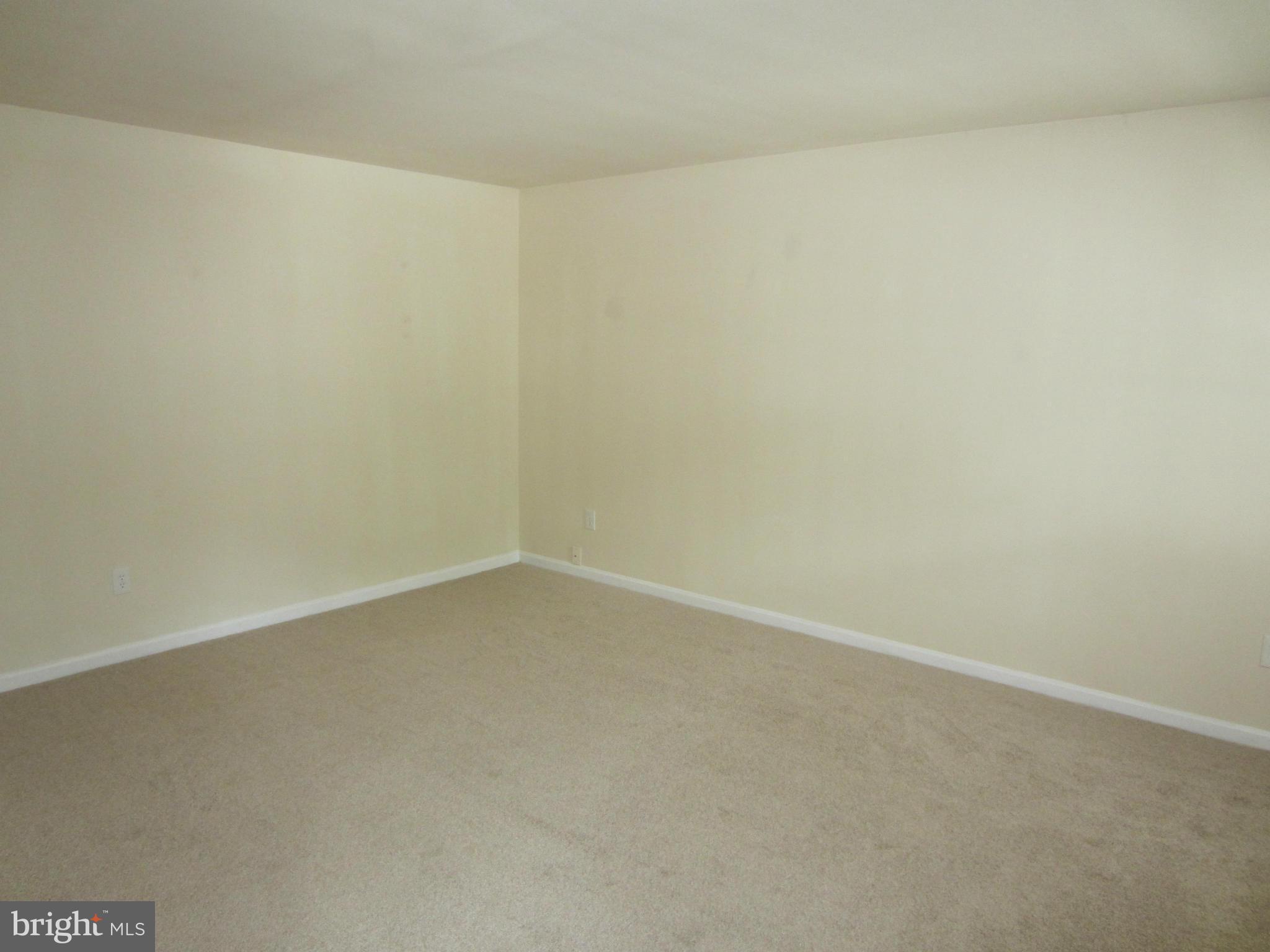 NORTON SQUARE - Residential Lease