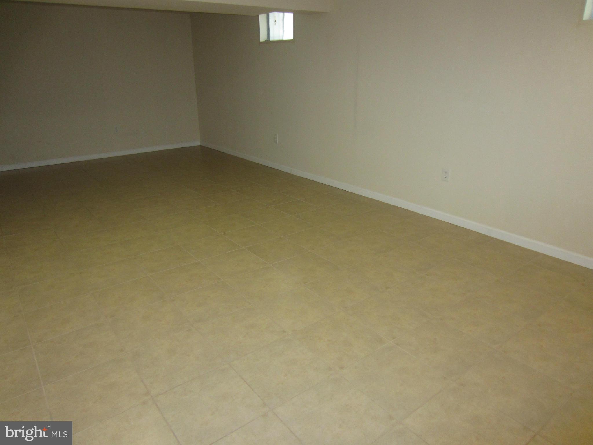 NORTON SQUARE - Residential Lease