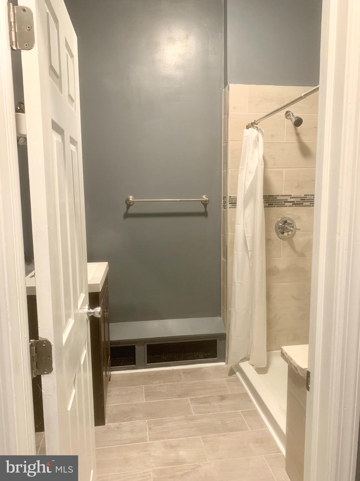 AVENUE OF THE ARTS - Residential Lease