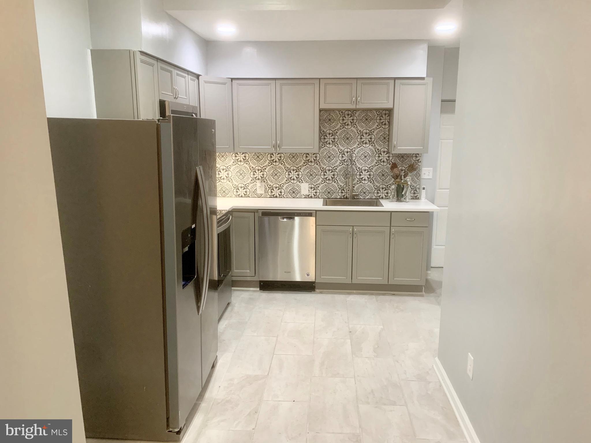 AVENUE OF THE ARTS - Residential Lease