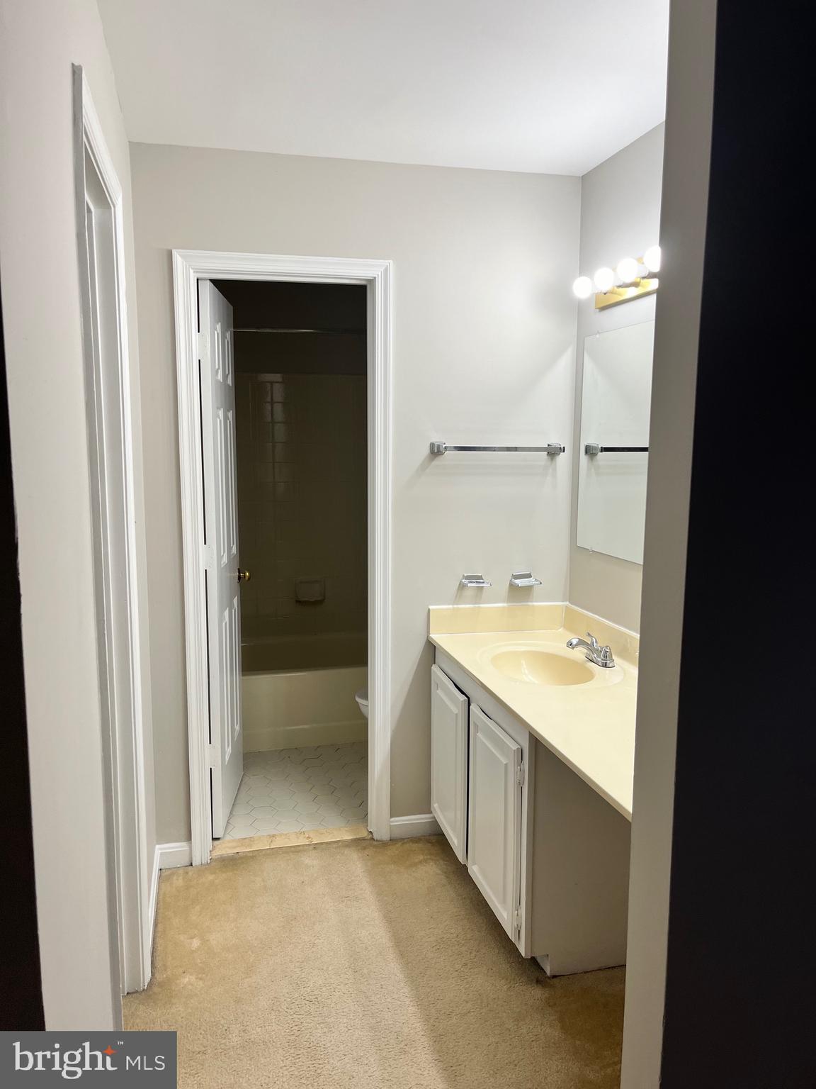 FOREST VIEW - Residential Lease