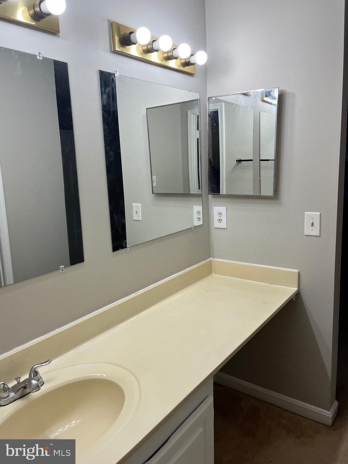 FOREST VIEW - Residential Lease