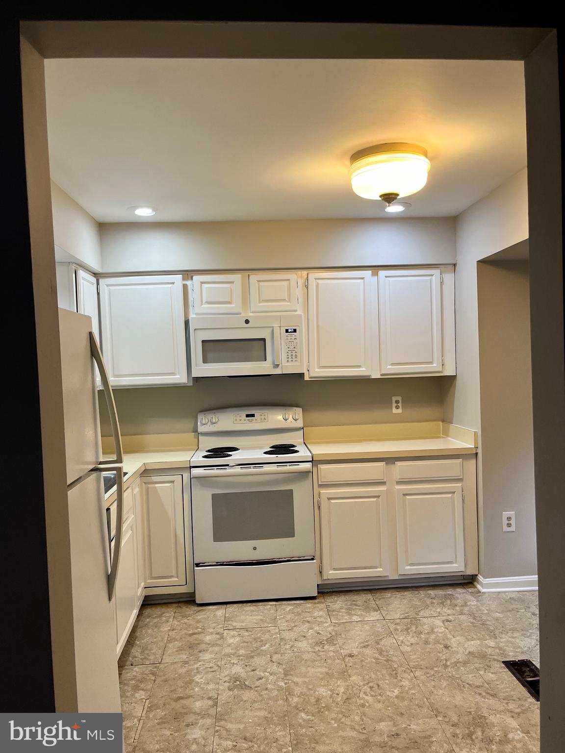 FOREST VIEW - Residential Lease