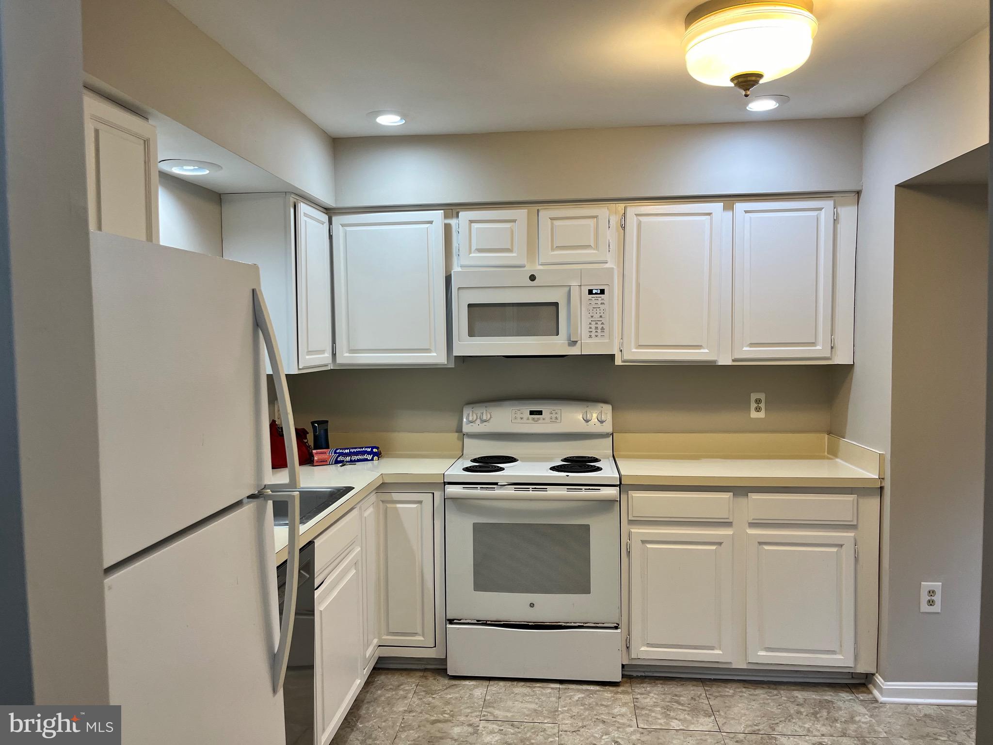 FOREST VIEW - Residential Lease